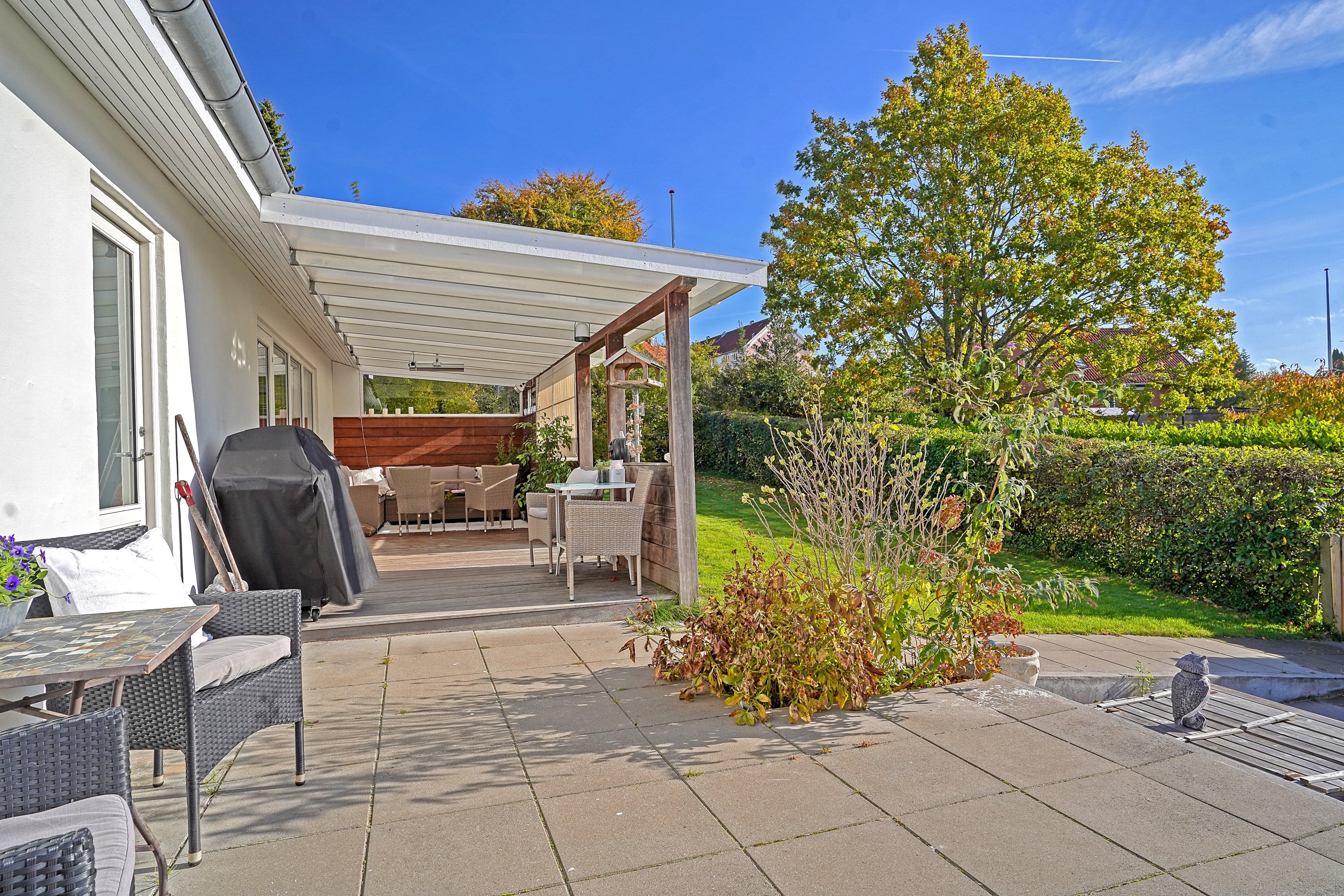 Fremhævet terrasse billede i fuldskærmstilstand. Billede af Fyrrebakken 7, 3400 Hillerød