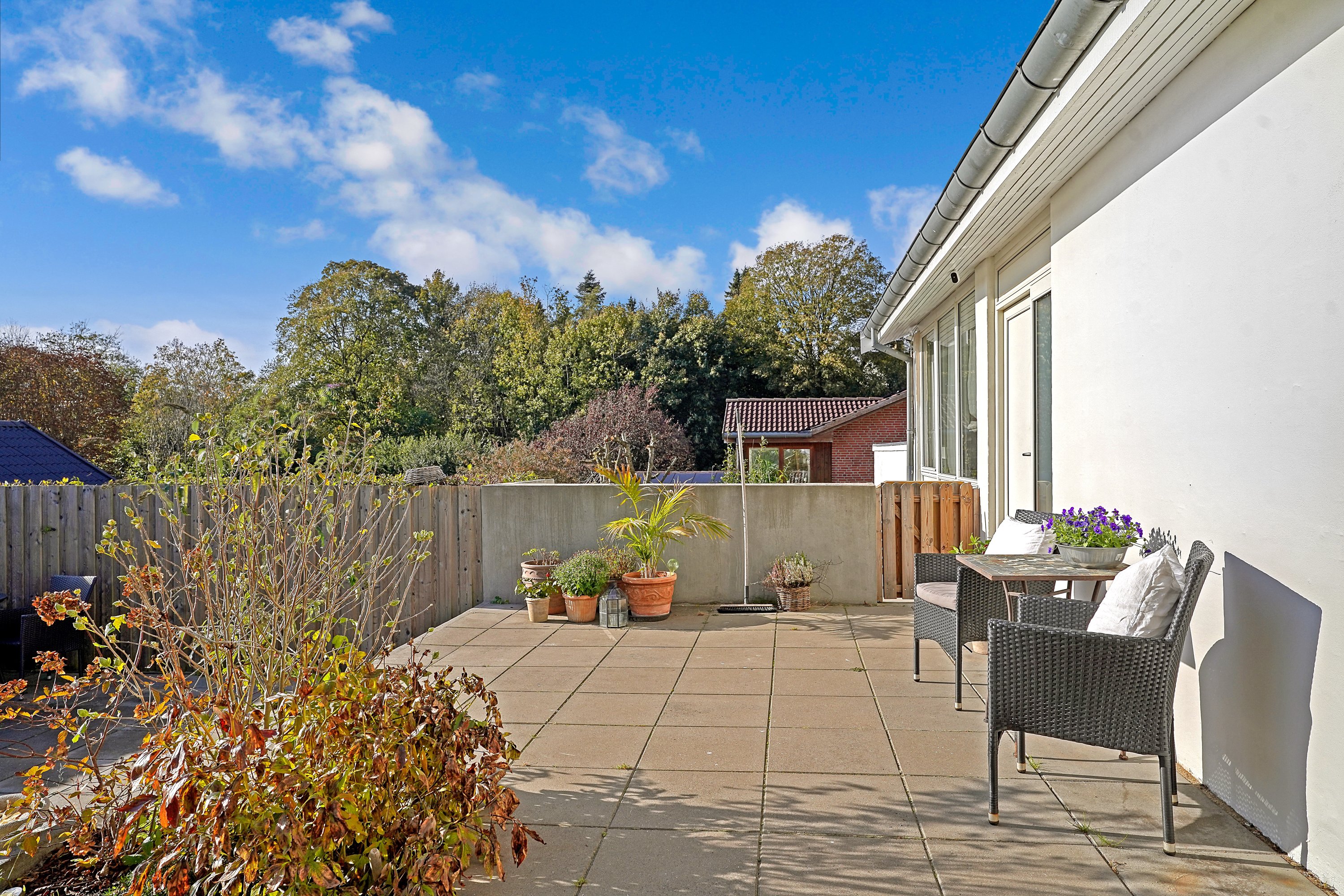 Fremhævet terrasse billede i fuldskærmstilstand. Billede af Fyrrebakken 7, 3400 Hillerød