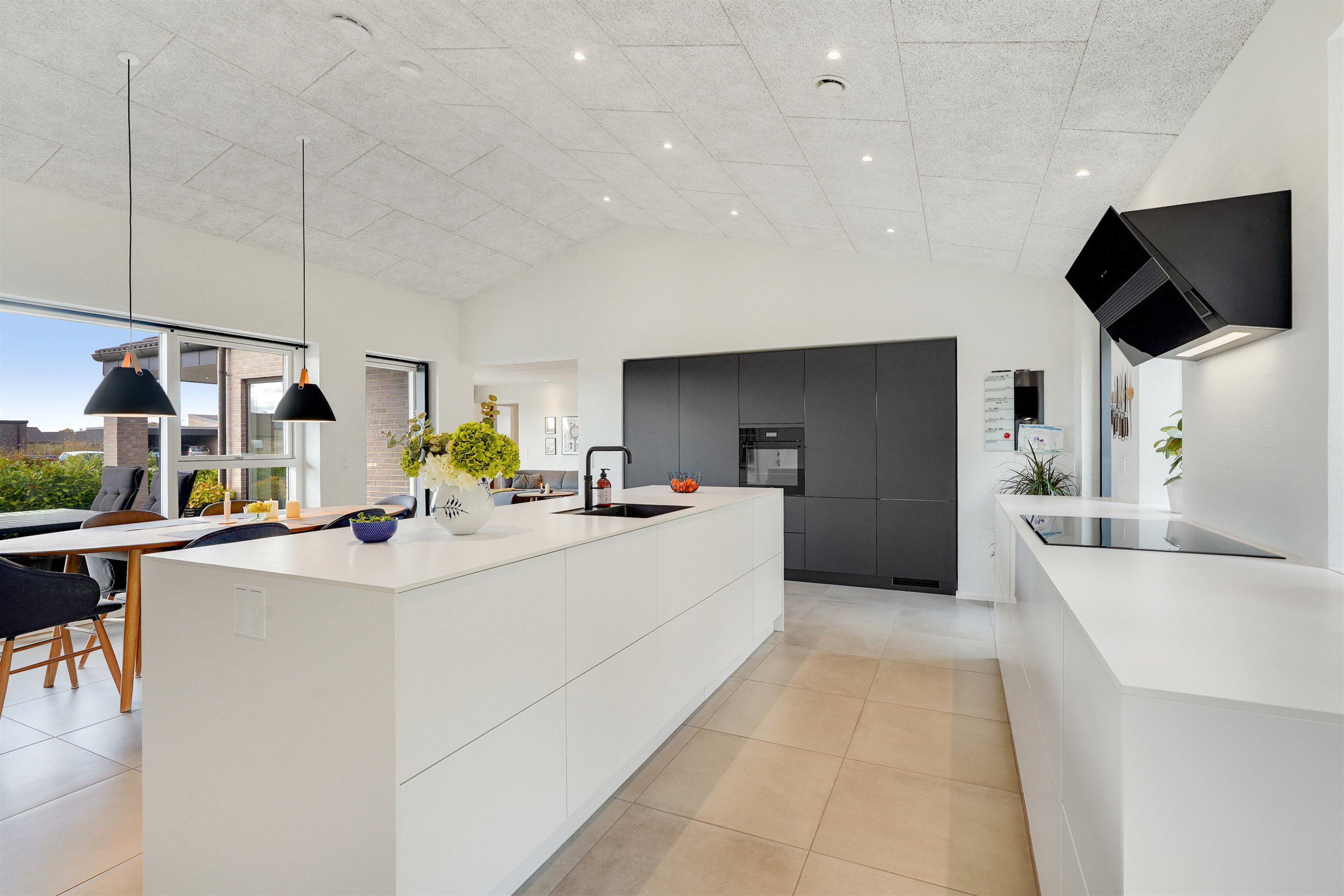 Miniaturebillede 1: køkken. Billede af Mariehønen 15, 7190 Billund