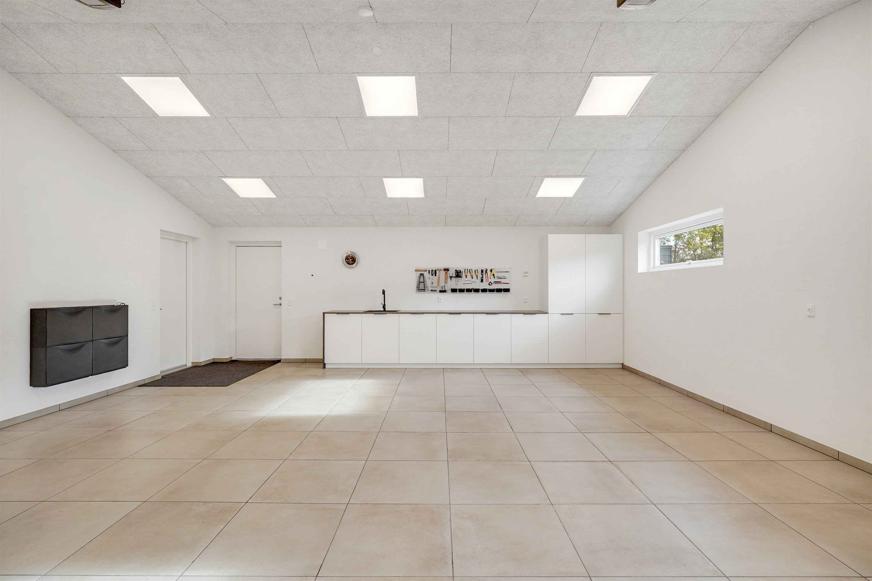 Fremhævet garage billede i fuldskærmstilstand. Billede af Mariehønen 15, 7190 Billund