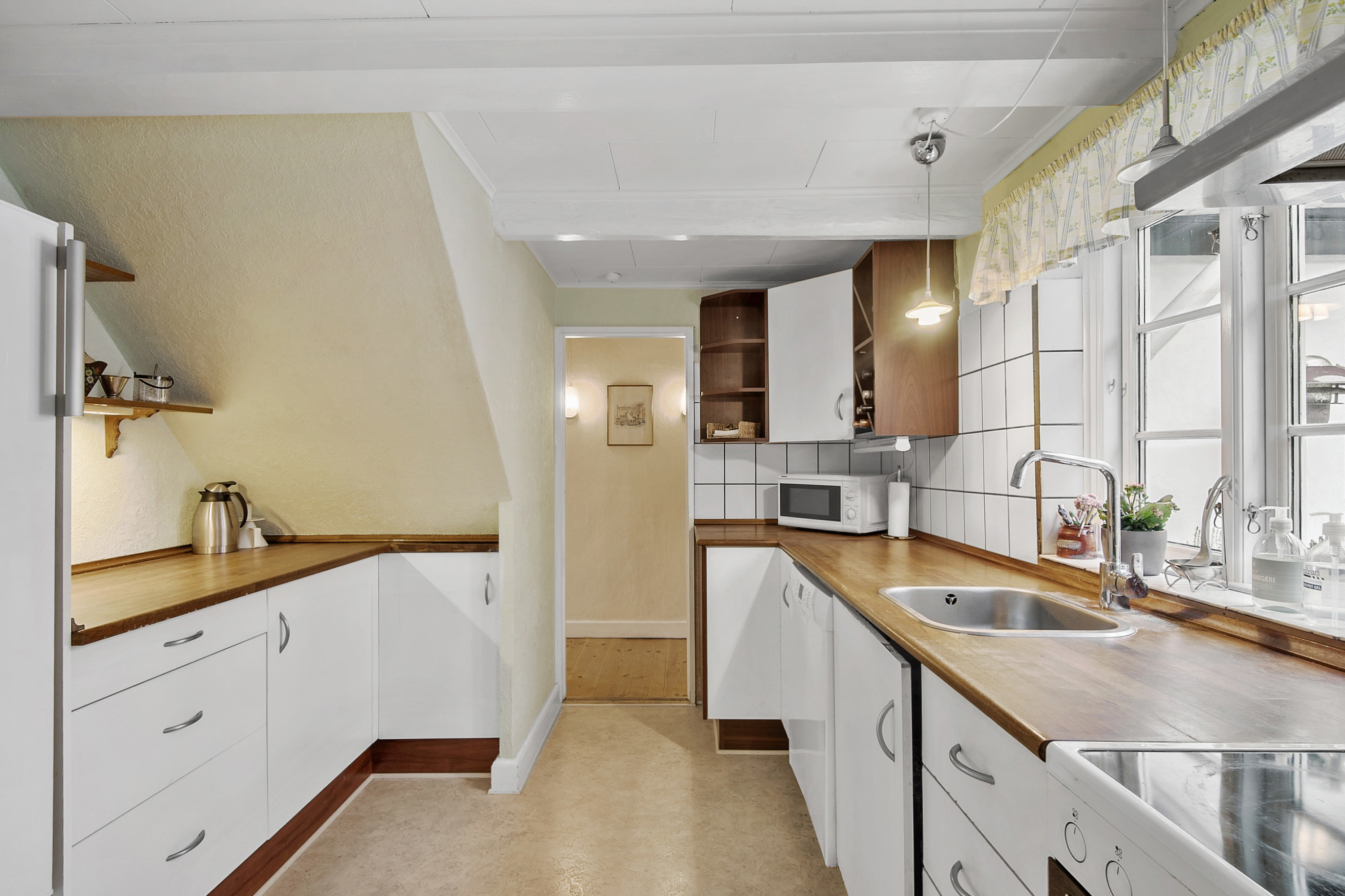 Fremhævet køkken billede i fuldskærmstilstand. Billede af Varpelev Bygade 25, Varpelev, 4652 Hårlev