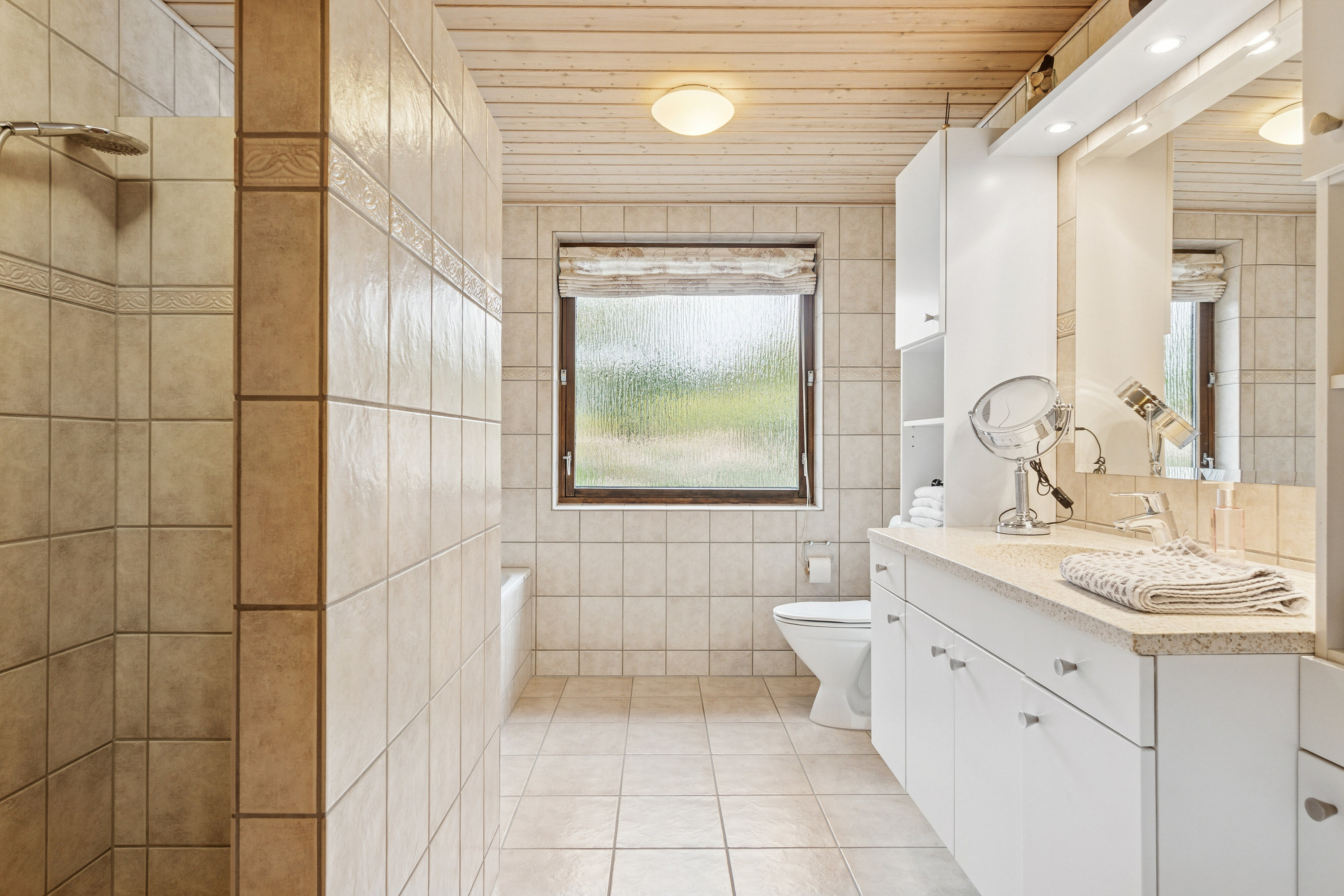 Fremhævet badeværelse billede i fuldskærmstilstand. Billede af Baldersvej 26, 6040 Egtved