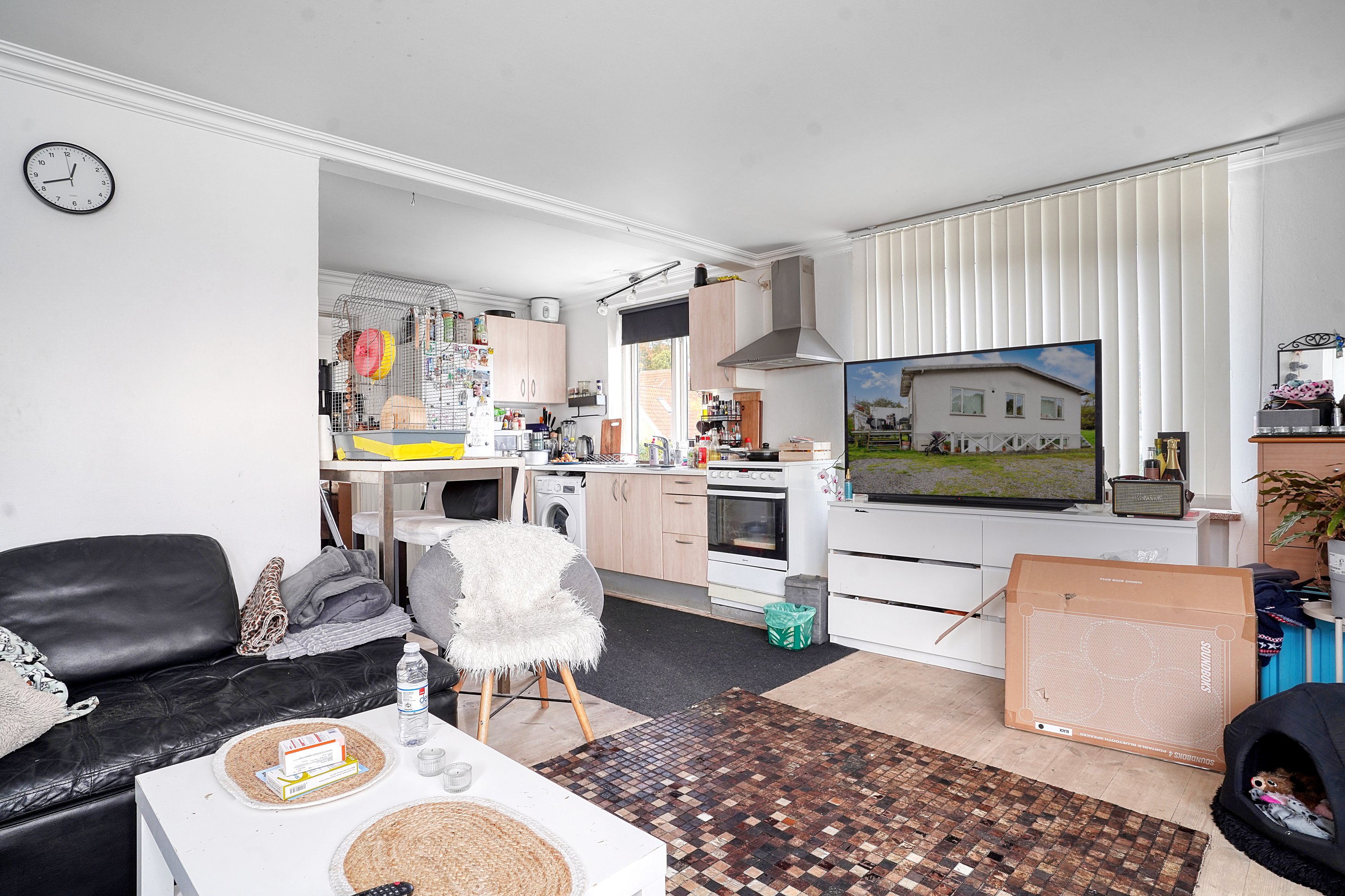 Fremhævet stue billede i fuldskærmstilstand. Billede af Kongevejen 70, 3000 Helsingør