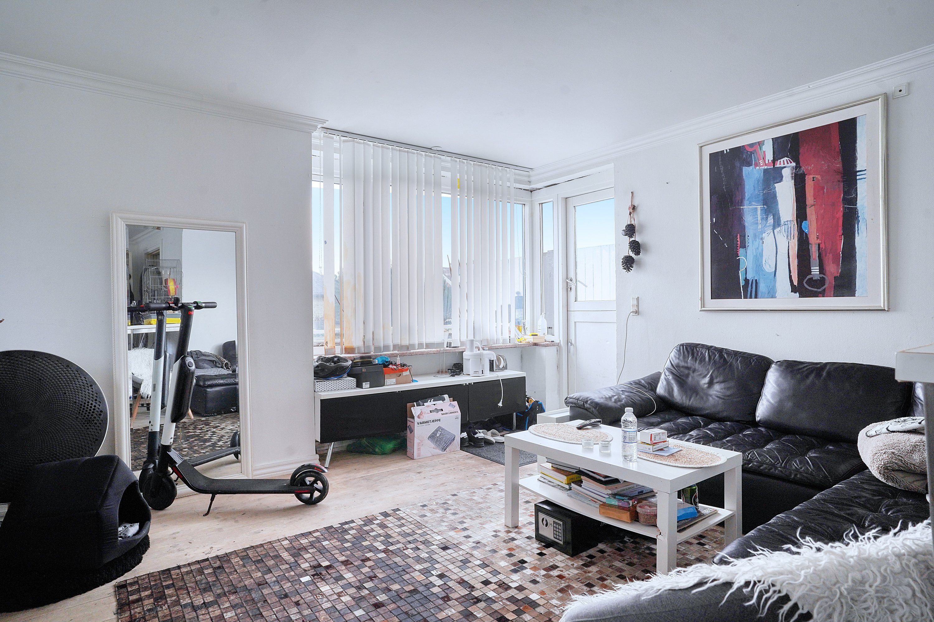 Fremhævet stue billede i fuldskærmstilstand. Billede af Kongevejen 70, 3000 Helsingør