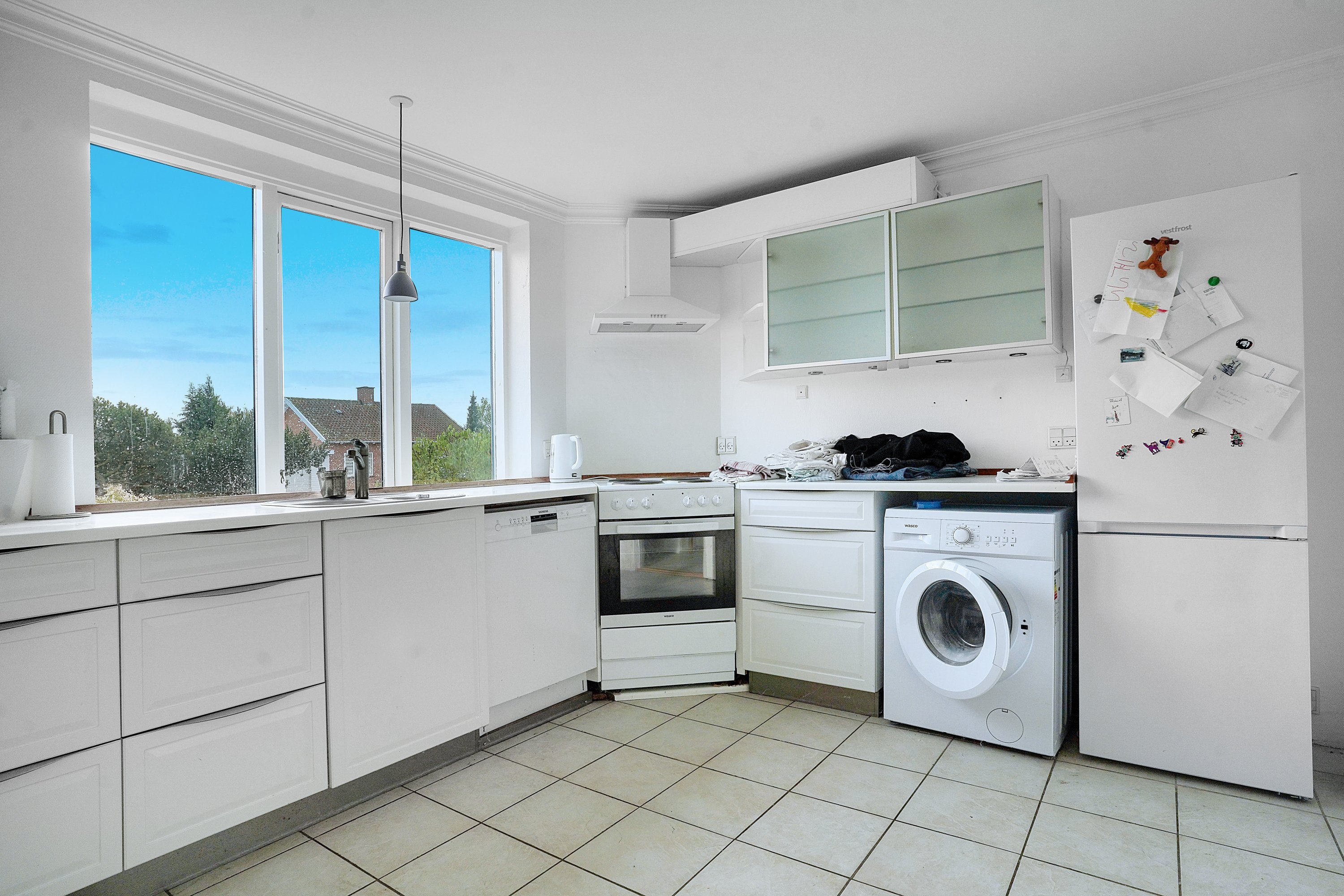 Fremhævet køkken billede i fuldskærmstilstand. Billede af Kongevejen 70, 3000 Helsingør