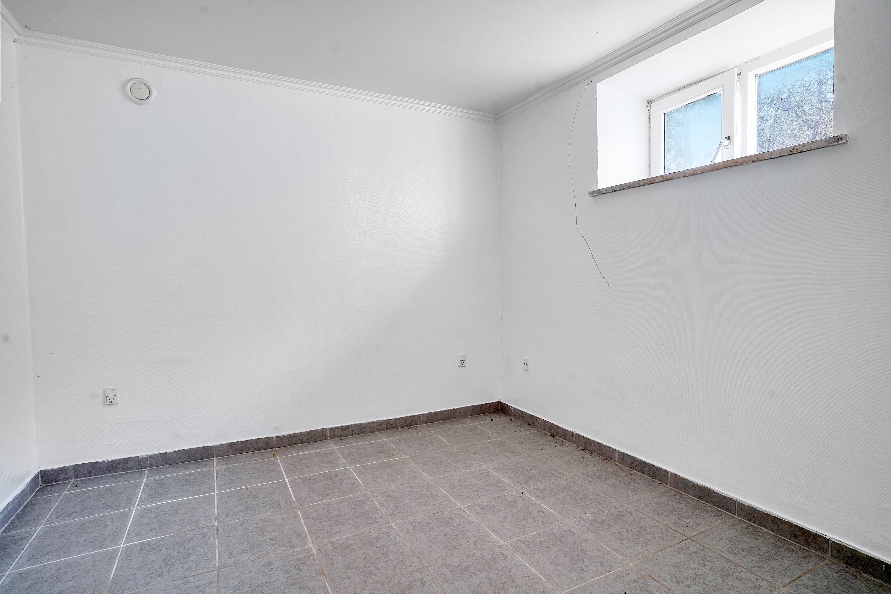 Fremhævet kælder billede i fuldskærmstilstand. Billede af Kongevejen 70, 3000 Helsingør