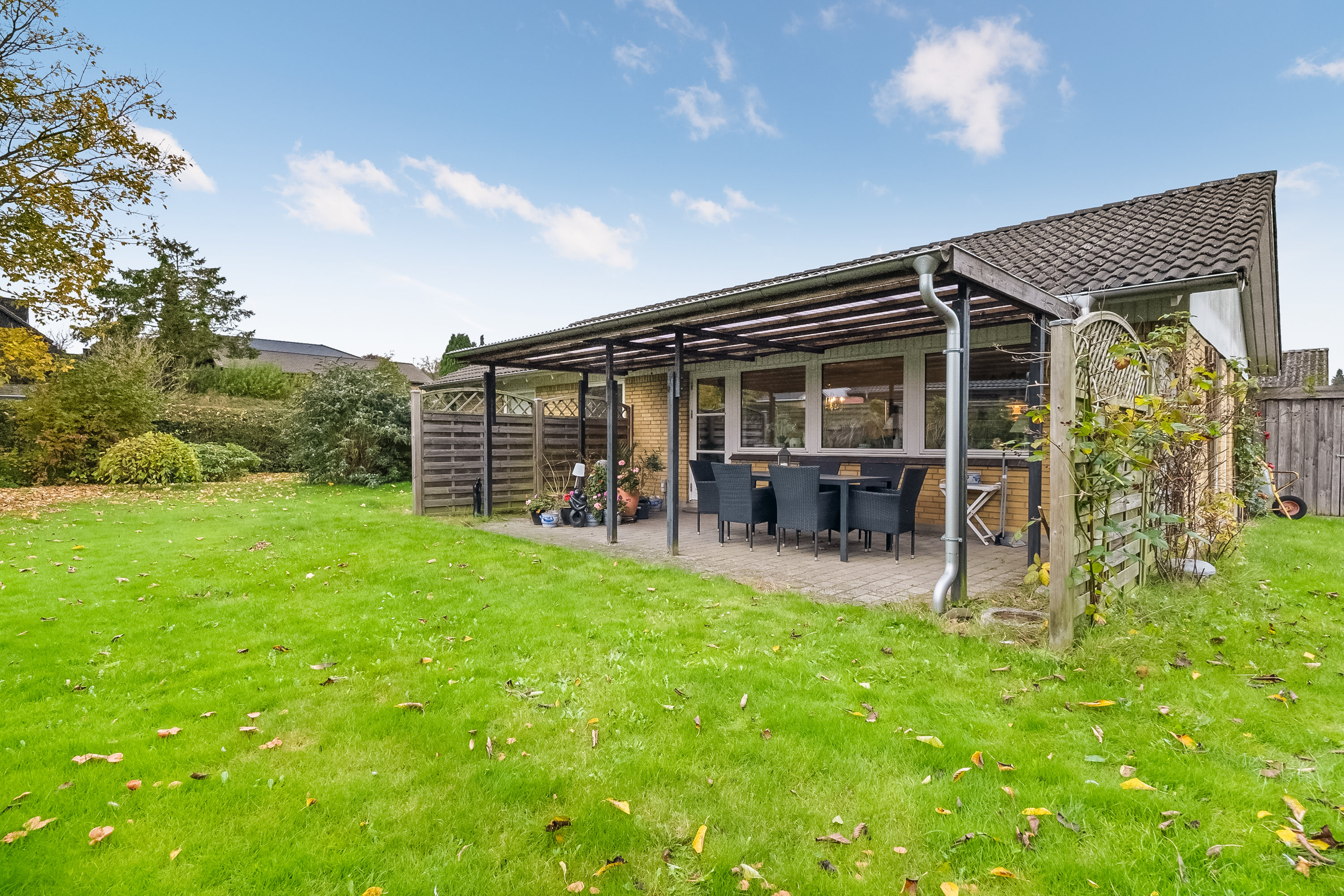 Fremhævet overdækket terrasse billede i fuldskærmstilstand. Billede af Hyldegårdsvej 35, Brylle, 5690 Tommerup