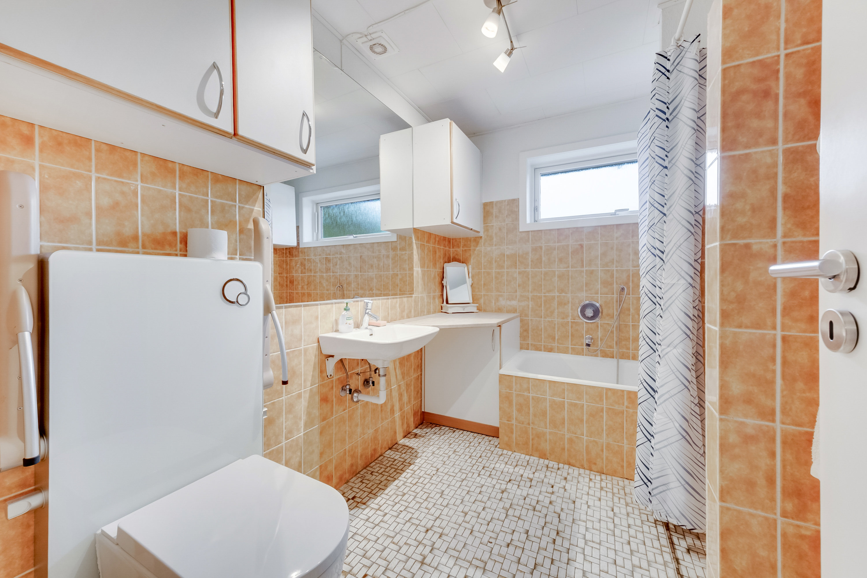 Fremhævet badeværelse billede i fuldskærmstilstand. Billede af Hyldegårdsvej 35, Brylle, 5690 Tommerup