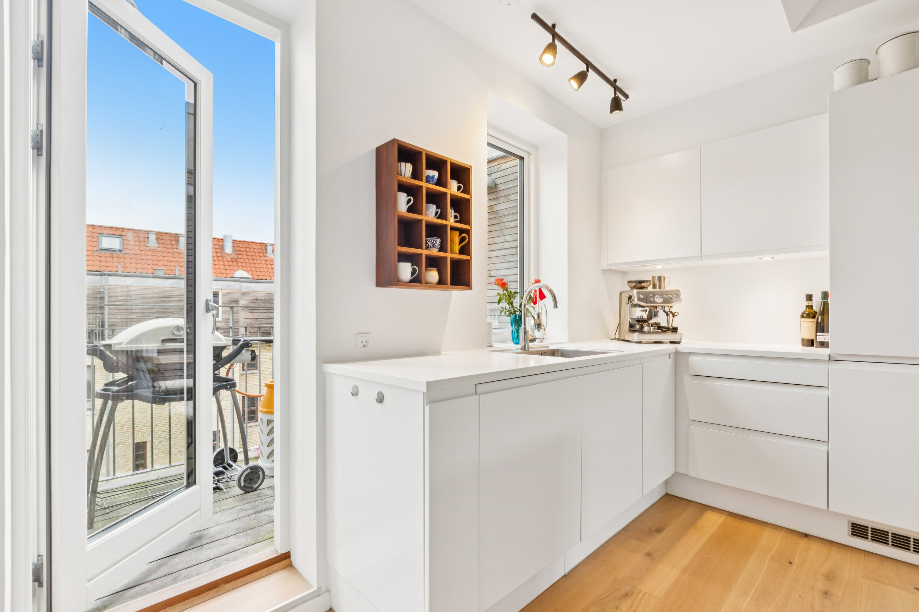 Fremhævet køkken billede i fuldskærmstilstand. Billede af Kongedybet 2, 5. tv., 2300 København S