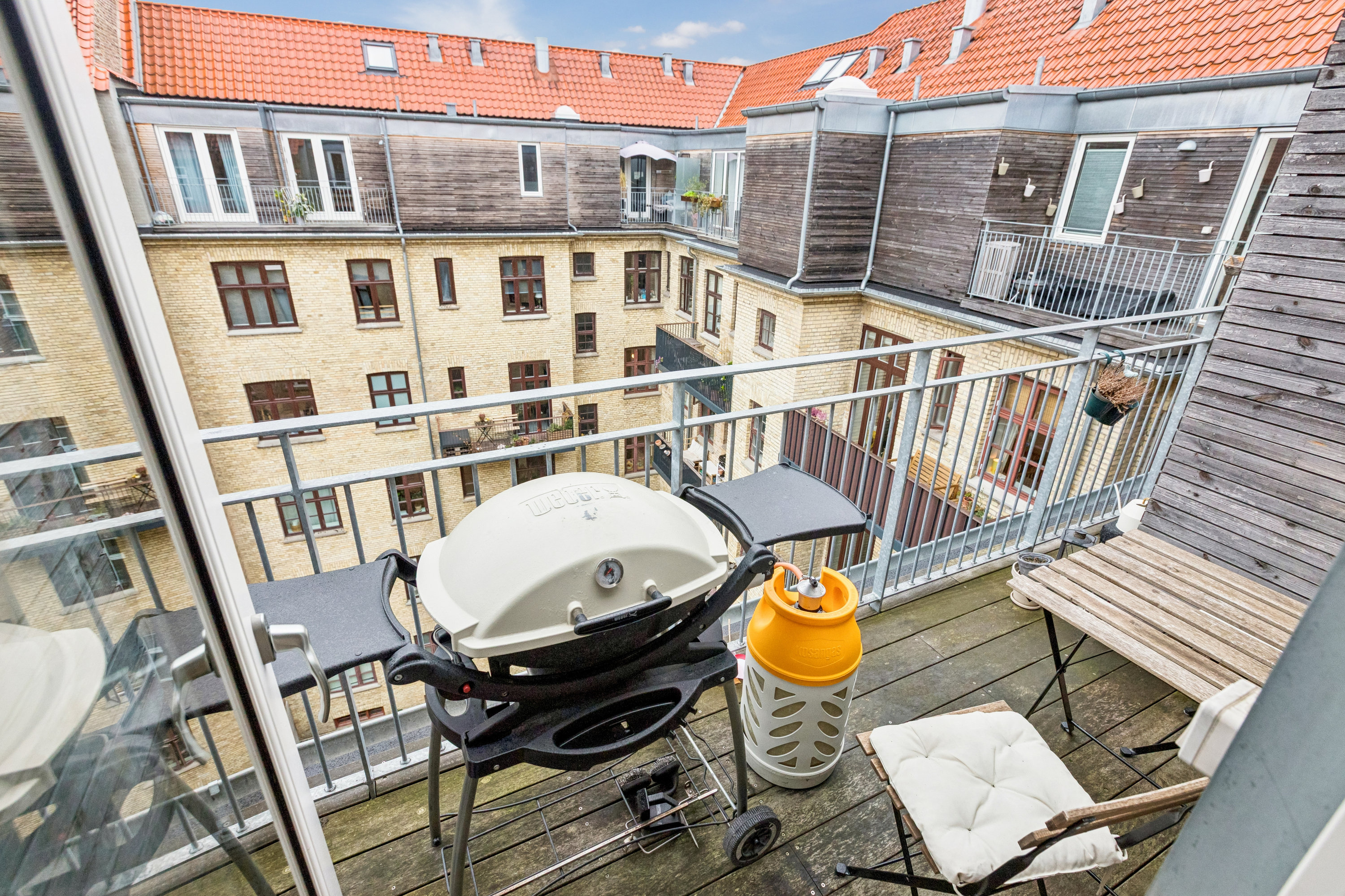 Fremhævet altan billede i fuldskærmstilstand. Billede af Kongedybet 2, 5. tv., 2300 København S