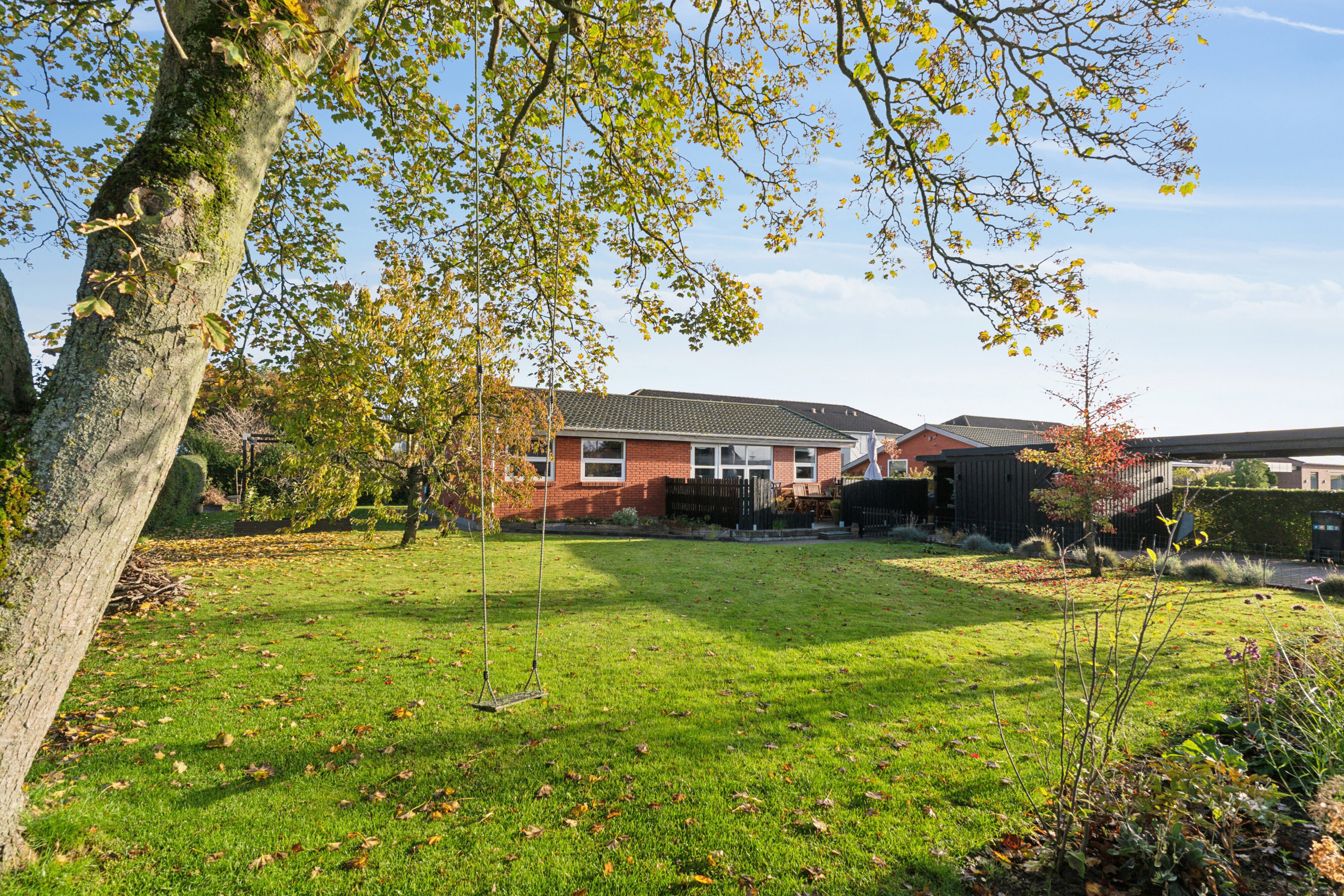 Villa: Set fra haven på Romsøvænget 2, 5000 Odense C