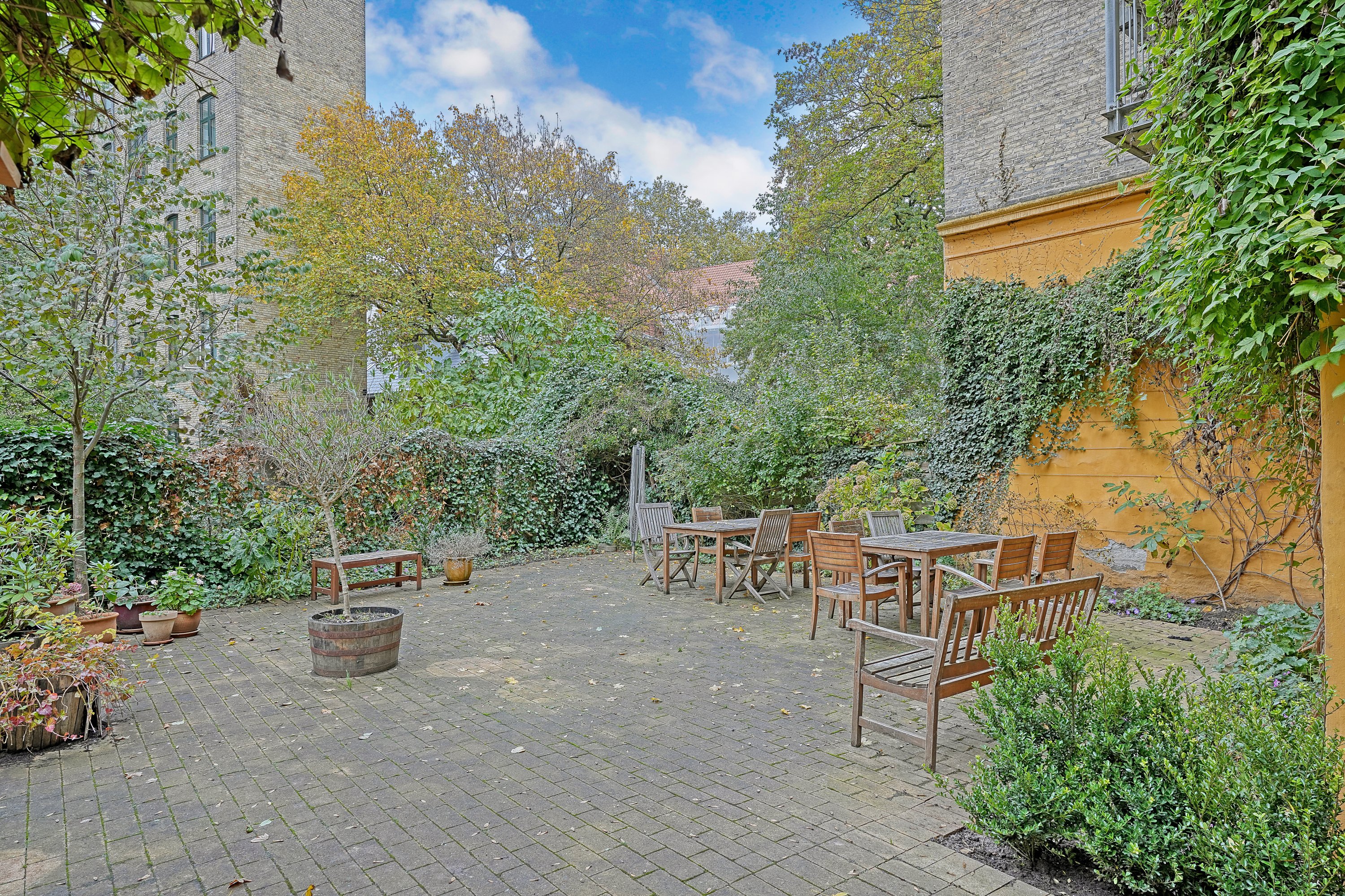 Fremhævet gårdmiljø billede i fuldskærmstilstand. Billede af Holsteinsgade 7, 2., 2100 København Ø