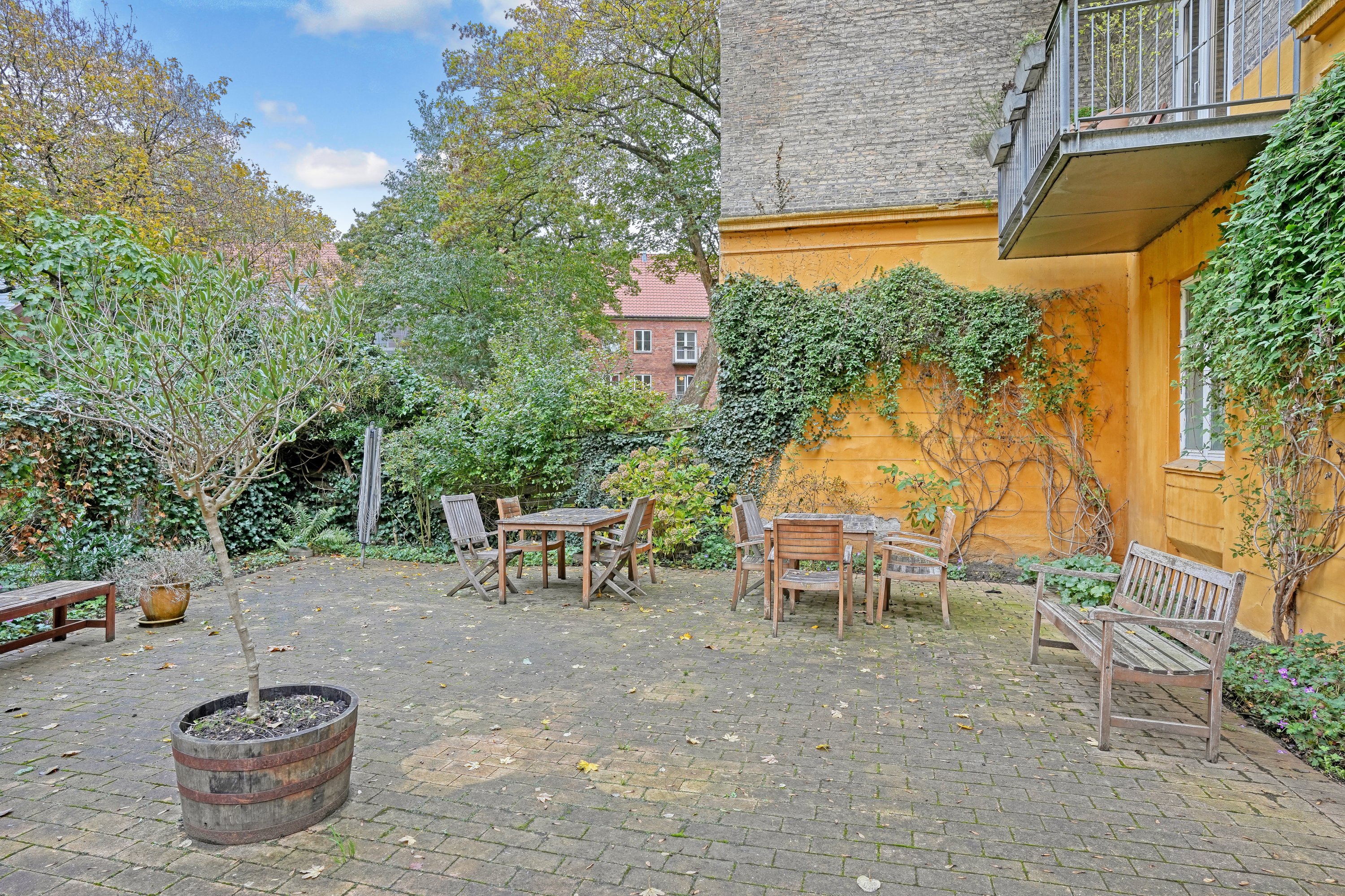 Fremhævet gårdmiljø billede i fuldskærmstilstand. Billede af Holsteinsgade 7, 2., 2100 København Ø