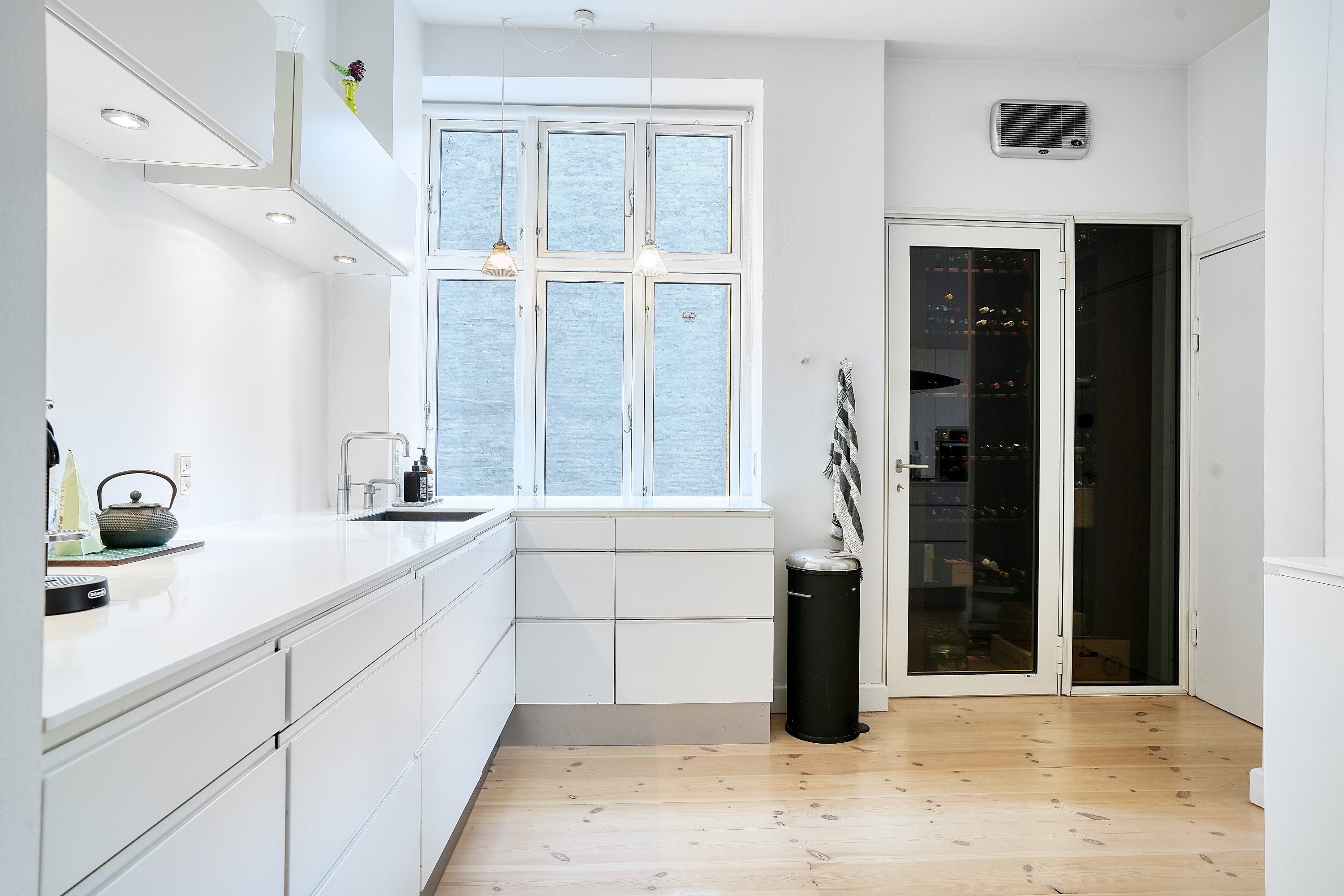 Fremhævet køkken billede i fuldskærmstilstand. Billede af Holsteinsgade 7, 2., 2100 København Ø