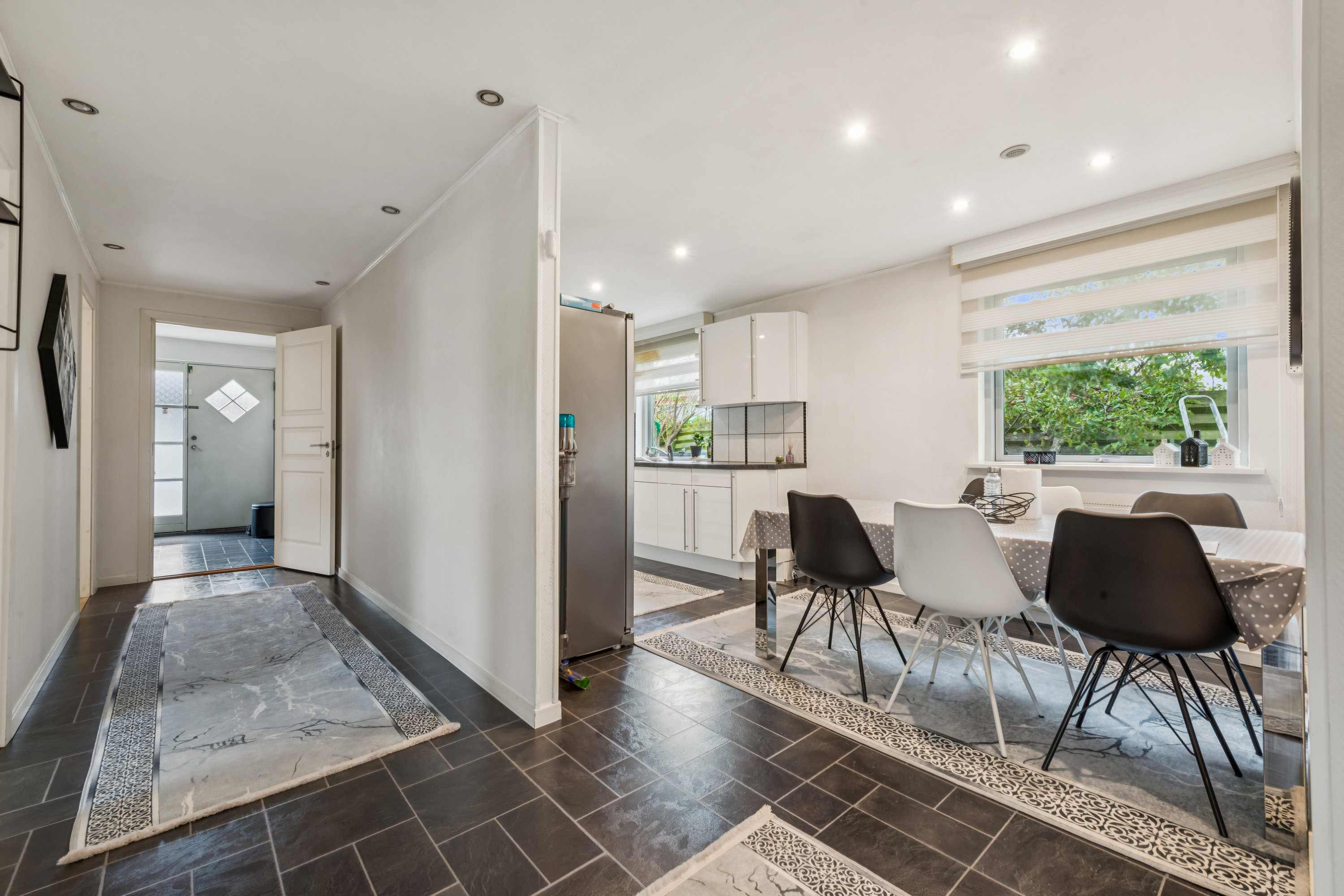 Fremhævet stue billede i fuldskærmstilstand. Billede af Rafteager 4, Baldersbrønde, 2640 Hedehusene