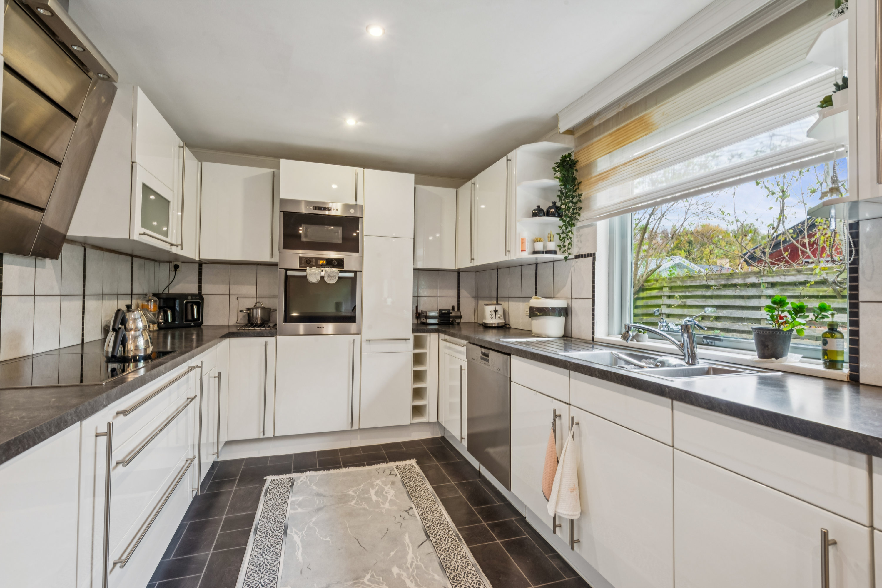 Fremhævet køkken billede i fuldskærmstilstand. Billede af Rafteager 4, Baldersbrønde, 2640 Hedehusene