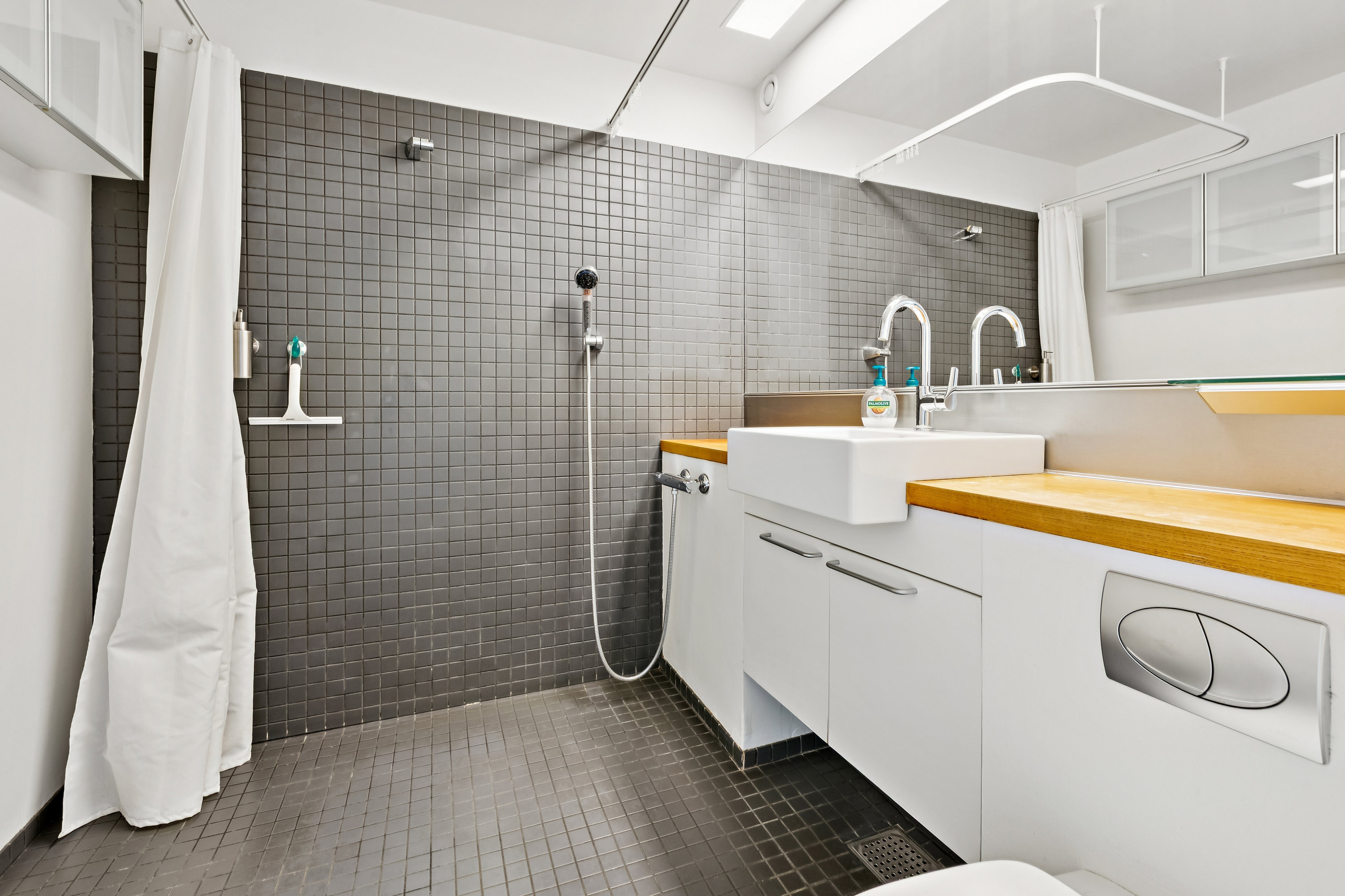 Fremhævet badeværelse billede i fuldskærmstilstand. Billede af Vinkelvej 12E, 3. th., 2800 Kongens Lyngby