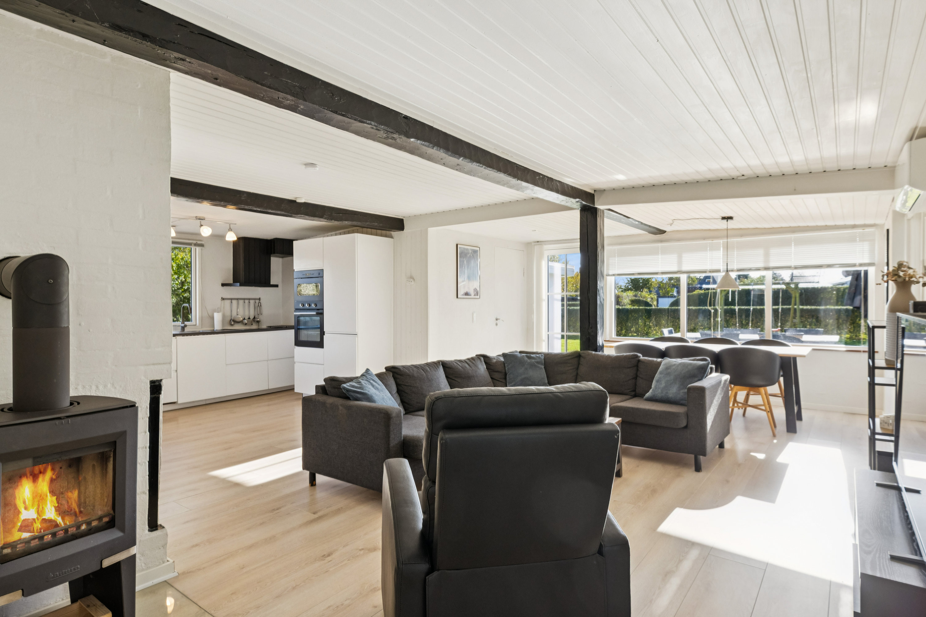 Fremhævet stue billede i fuldskærmstilstand. Billede af Fyrremose 78, Skovmose, 6470 Sydals