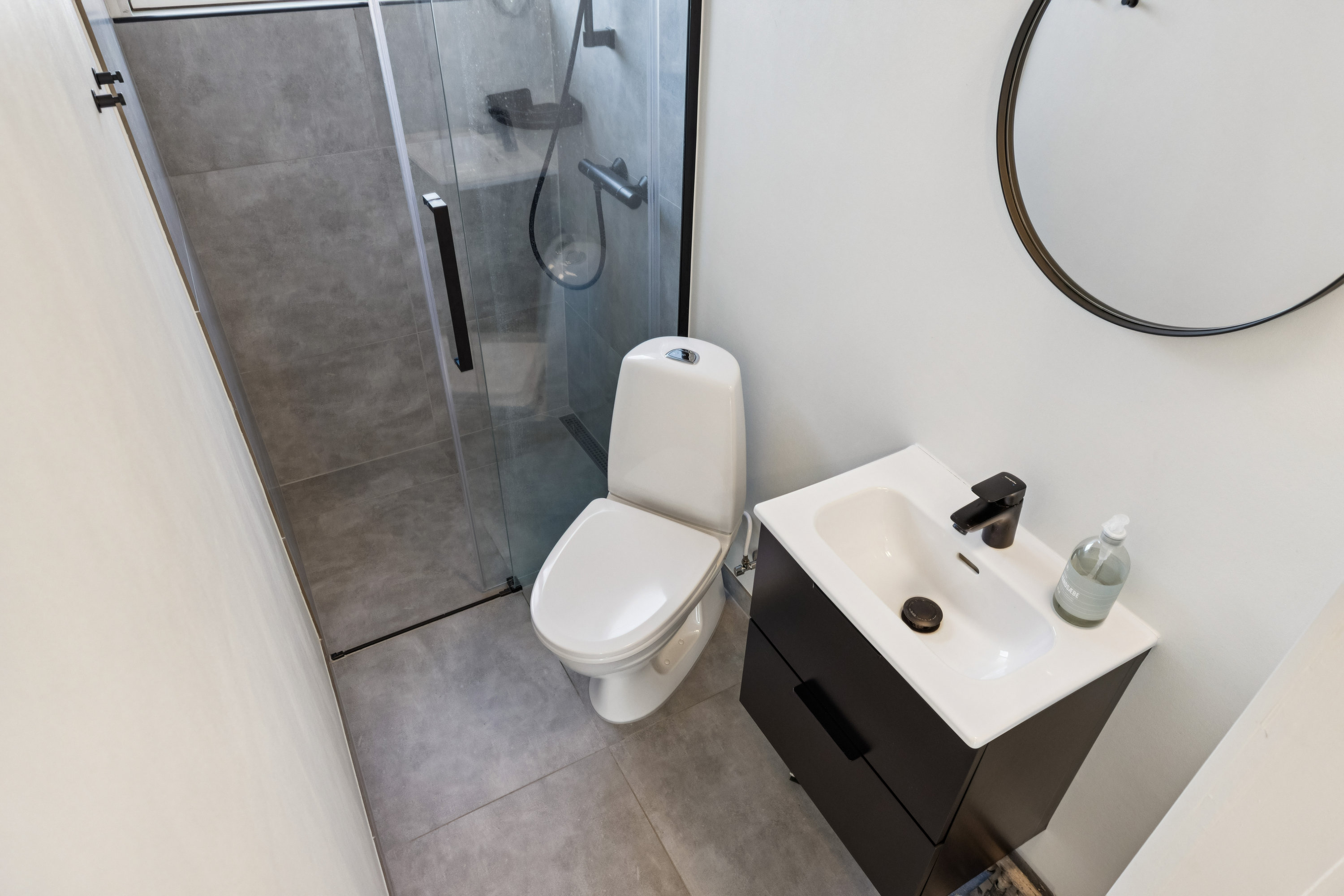 Fremhævet badeværelse billede i fuldskærmstilstand. Billede af Fyrremose 78, Skovmose, 6470 Sydals