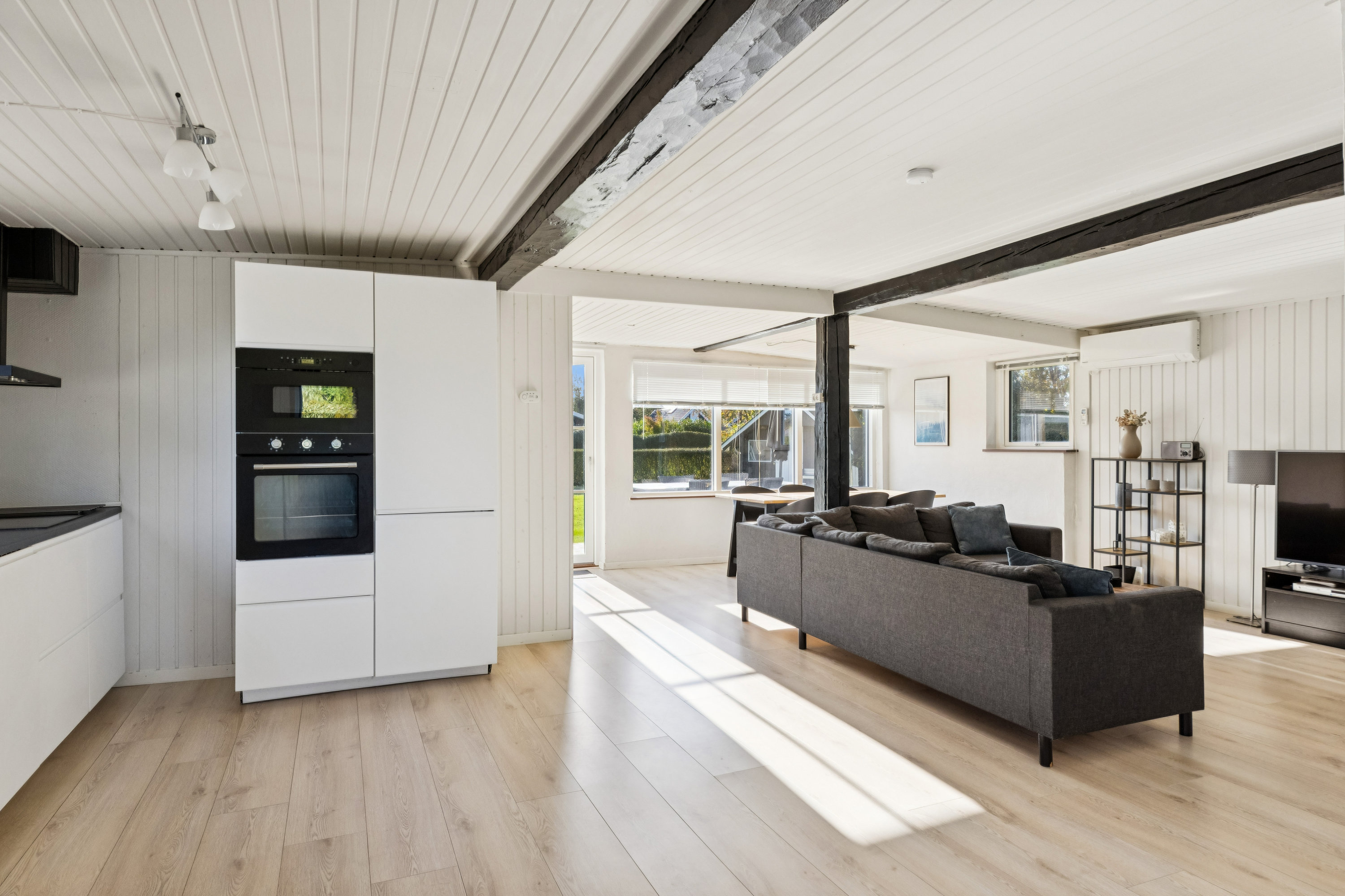 Fremhævet stue billede i fuldskærmstilstand. Billede af Fyrremose 78, Skovmose, 6470 Sydals