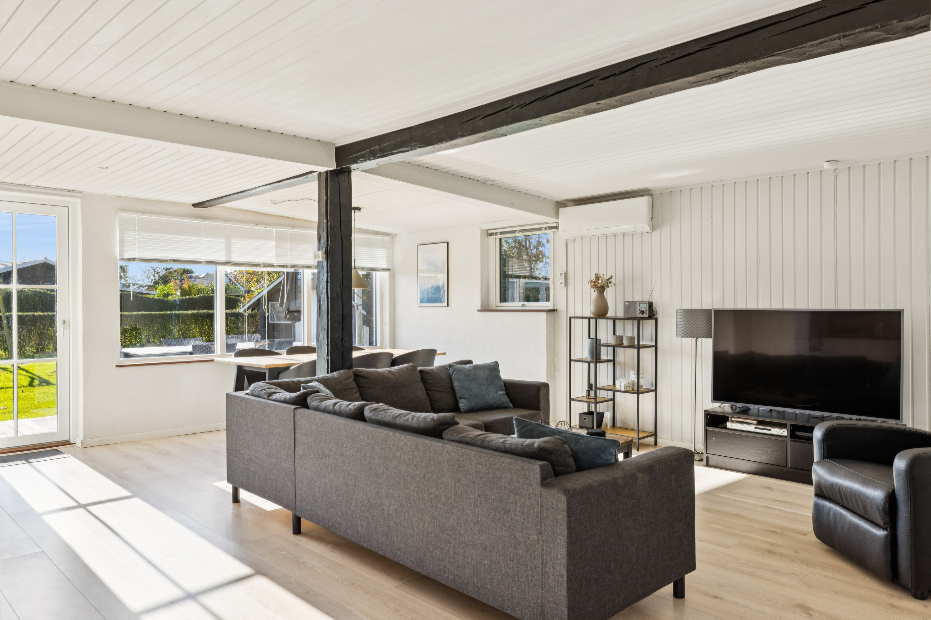 Fremhævet stue billede i fuldskærmstilstand. Billede af Fyrremose 78, Skovmose, 6470 Sydals