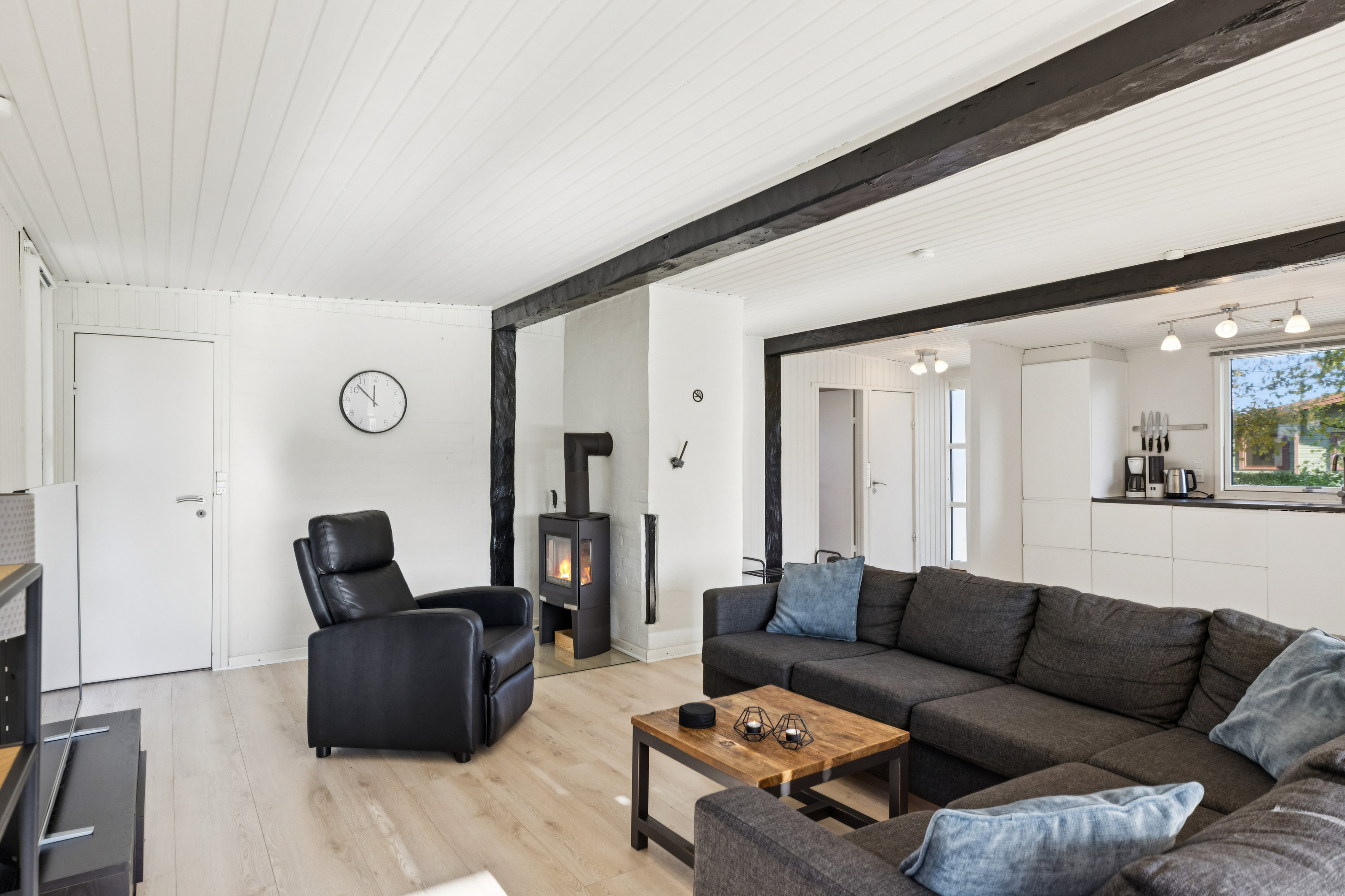 Fremhævet stue billede i fuldskærmstilstand. Billede af Fyrremose 78, Skovmose, 6470 Sydals