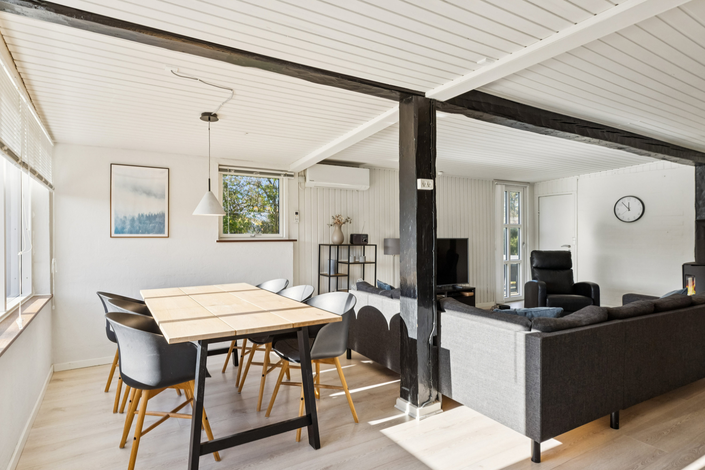 Fremhævet stue billede i fuldskærmstilstand. Billede af Fyrremose 78, Skovmose, 6470 Sydals