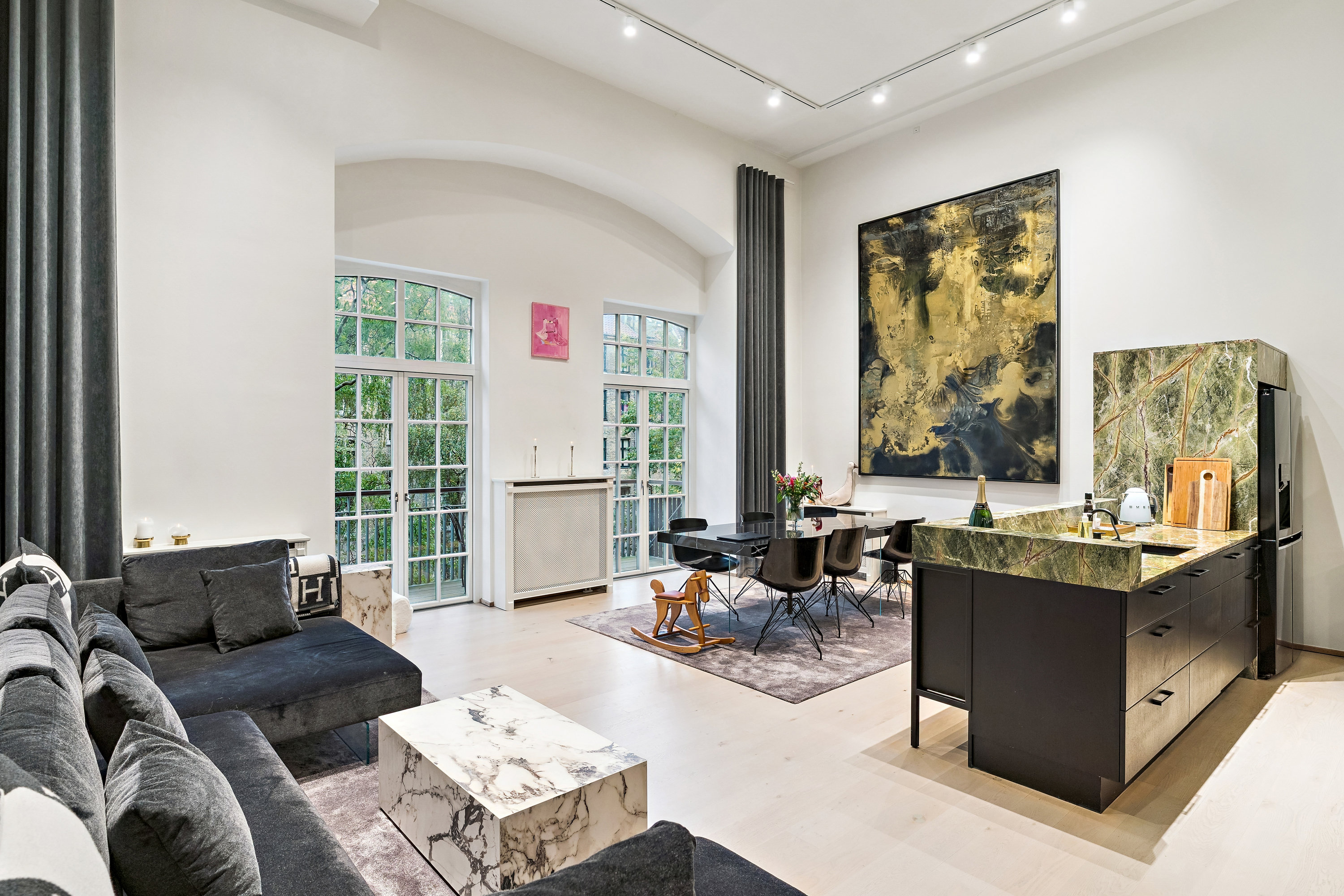 Fremhævet stue billede i fuldskærmstilstand. Billede af Klerkegade 2C, 1. th., 1308 København K