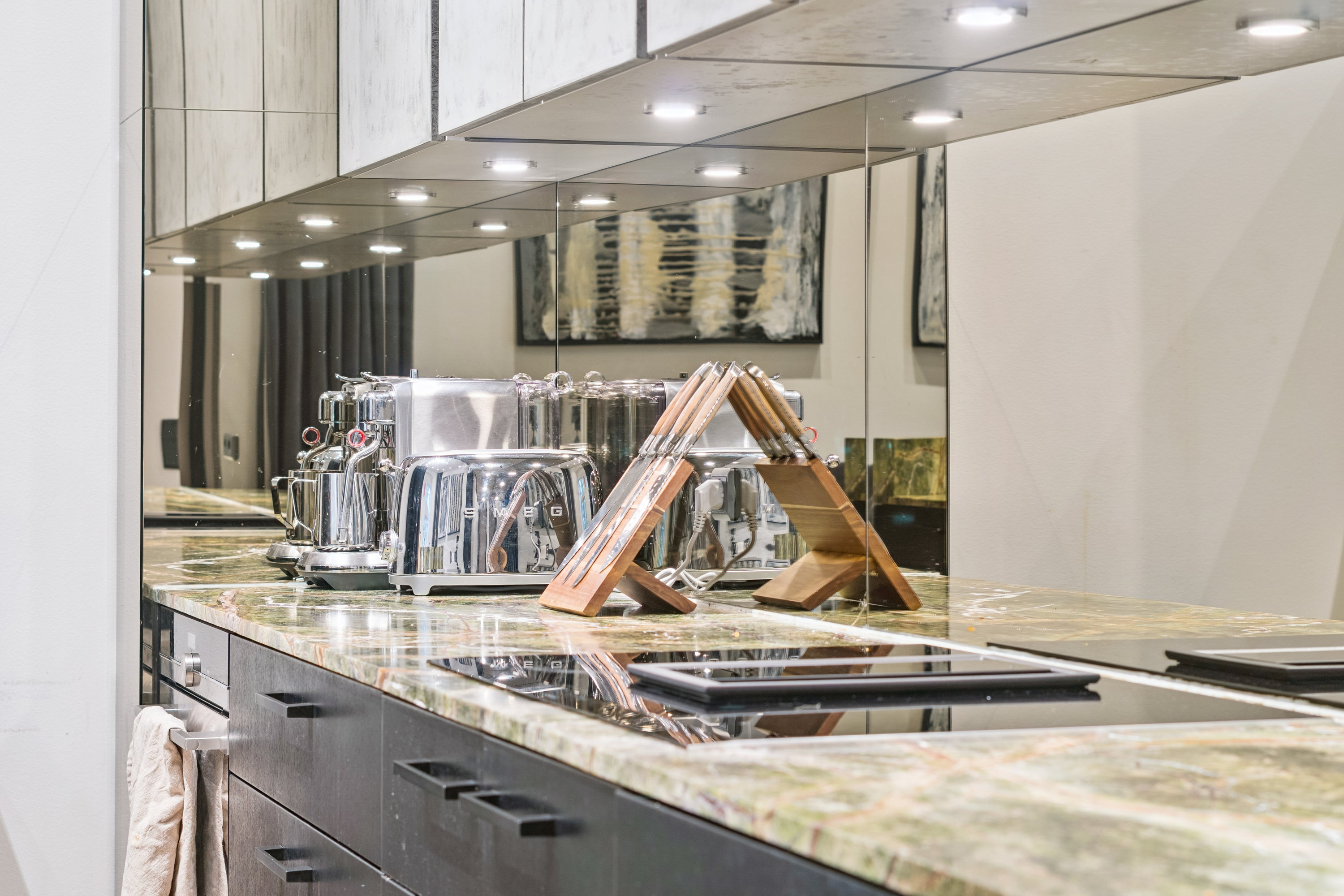 Fremhævet køkken billede i fuldskærmstilstand. Billede af Klerkegade 2C, 1. th., 1308 København K