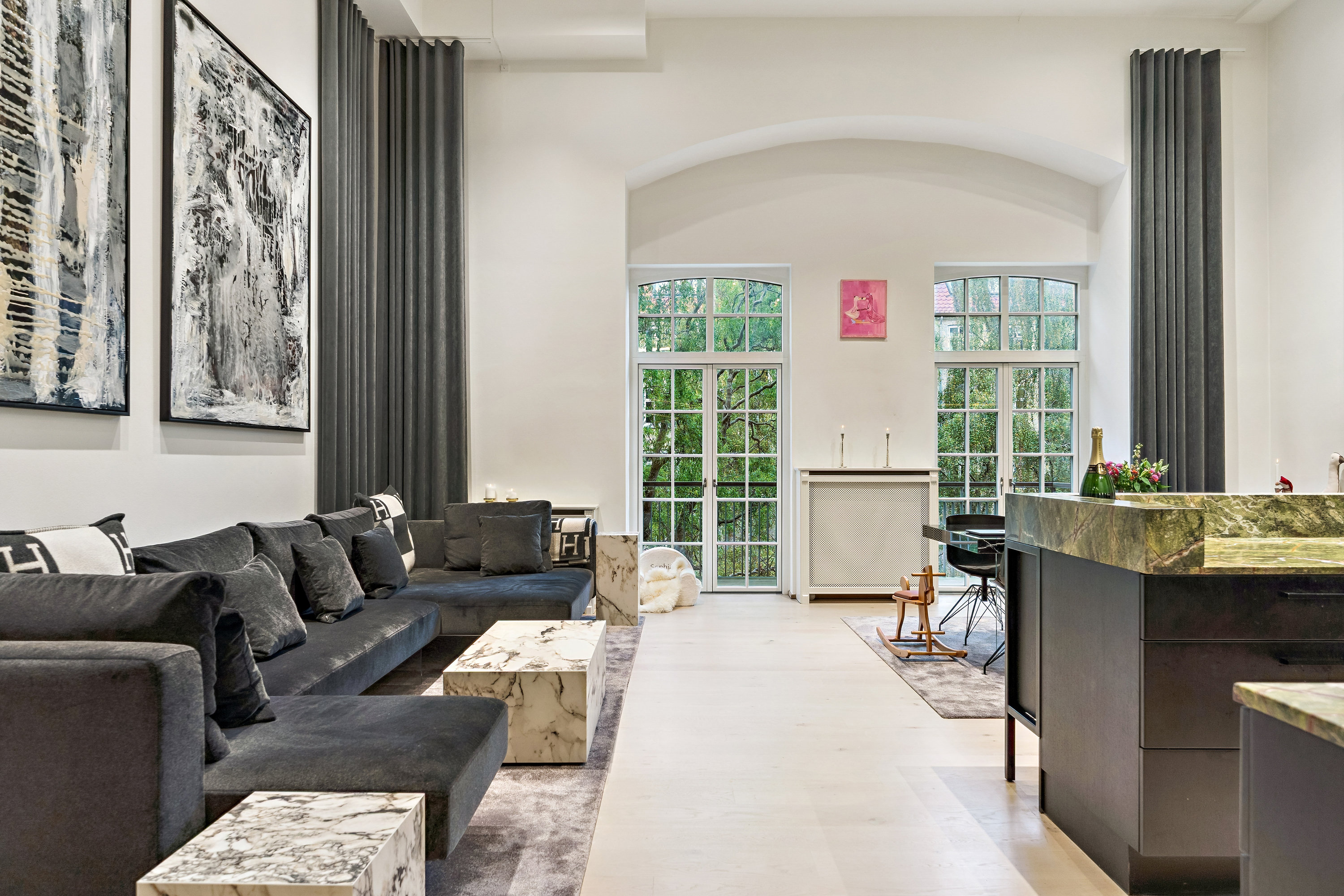 Fremhævet stue billede i fuldskærmstilstand. Billede af Klerkegade 2C, 1. th., 1308 København K