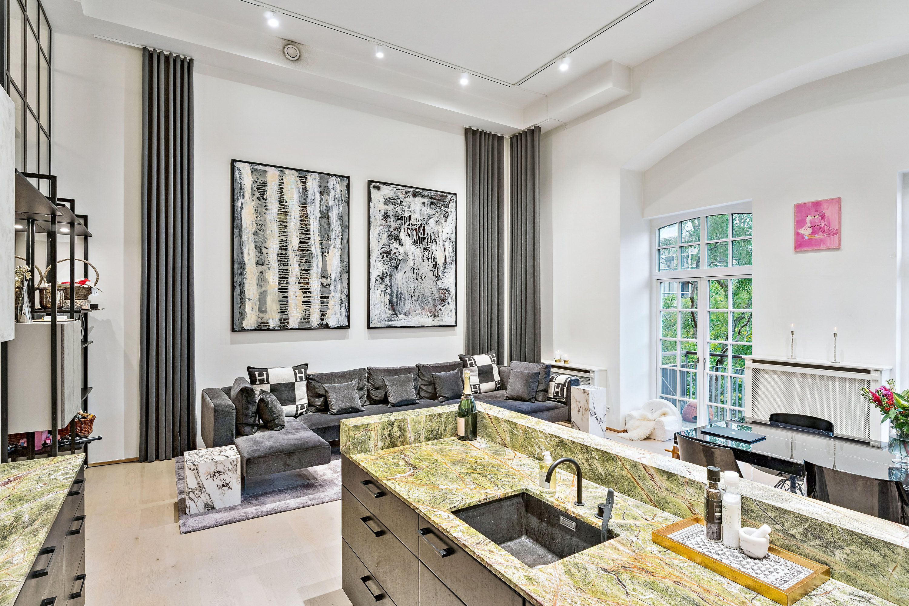 Fremhævet stue billede i fuldskærmstilstand. Billede af Klerkegade 2C, 1. th., 1308 København K