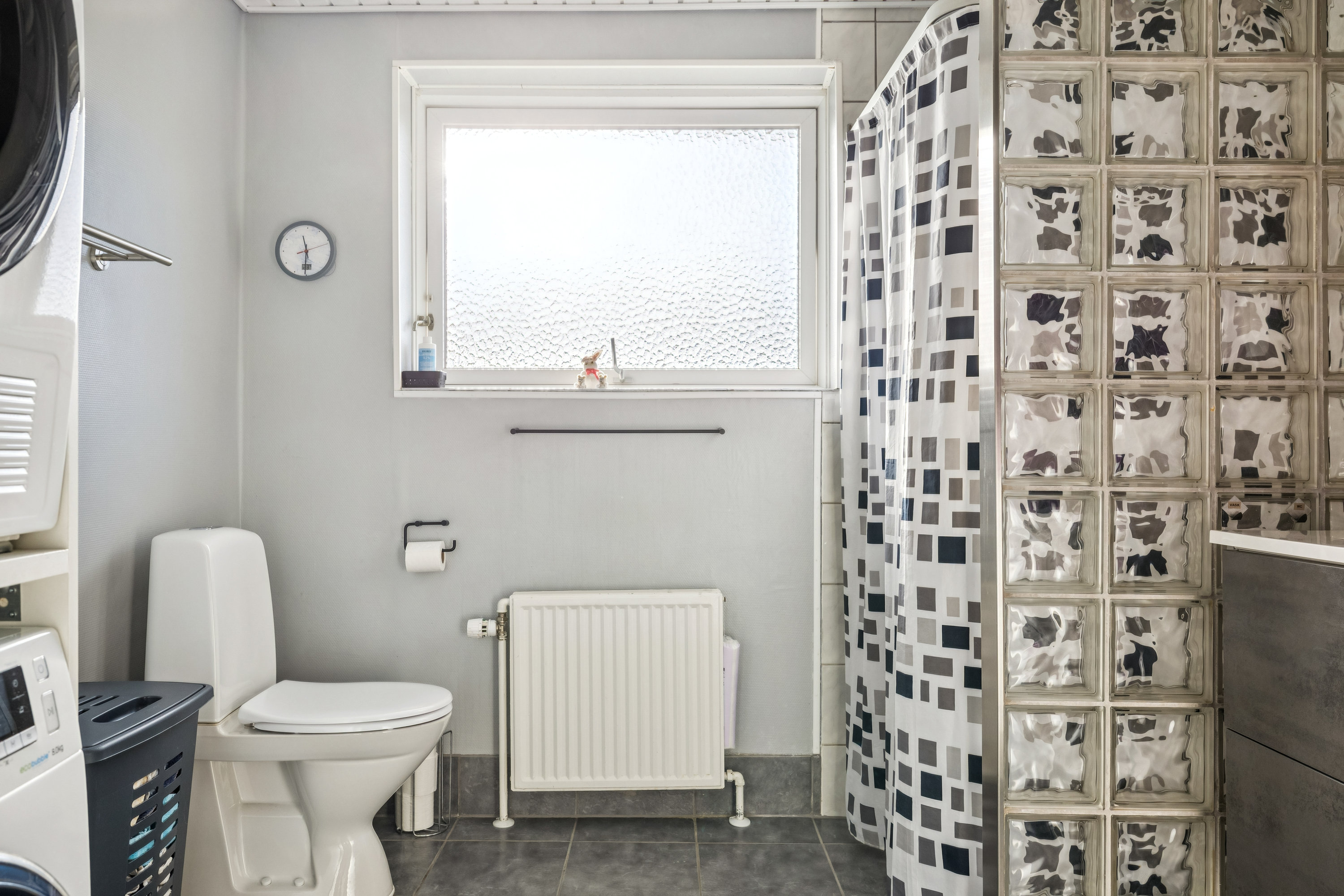 Fremhævet badeværelse billede i fuldskærmstilstand. Billede af Kløvermarken 38, Skallebølle, 5492 Vissenbjerg