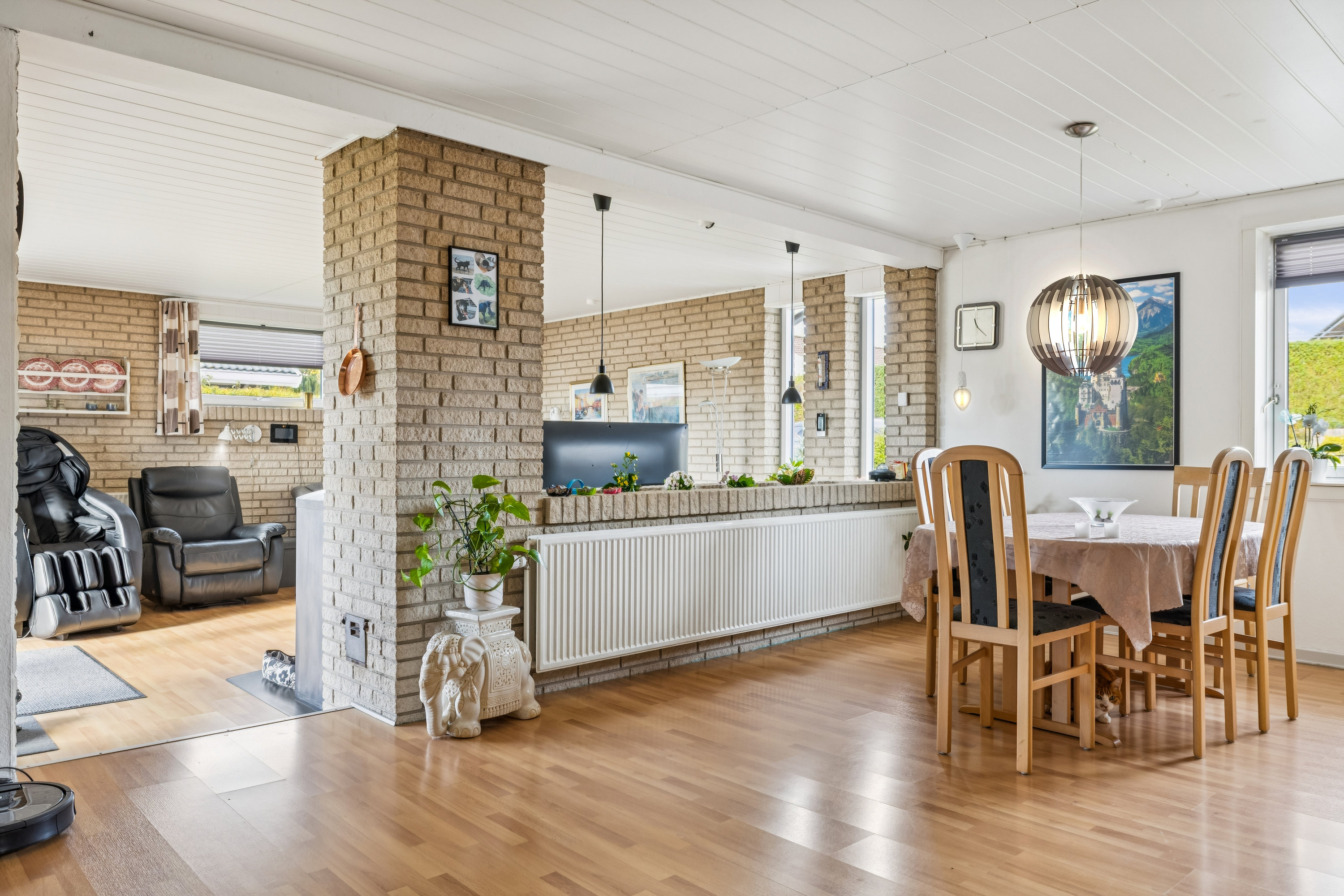 Fremhævet stue billede i fuldskærmstilstand. Billede af Kløvermarken 38, Skallebølle, 5492 Vissenbjerg