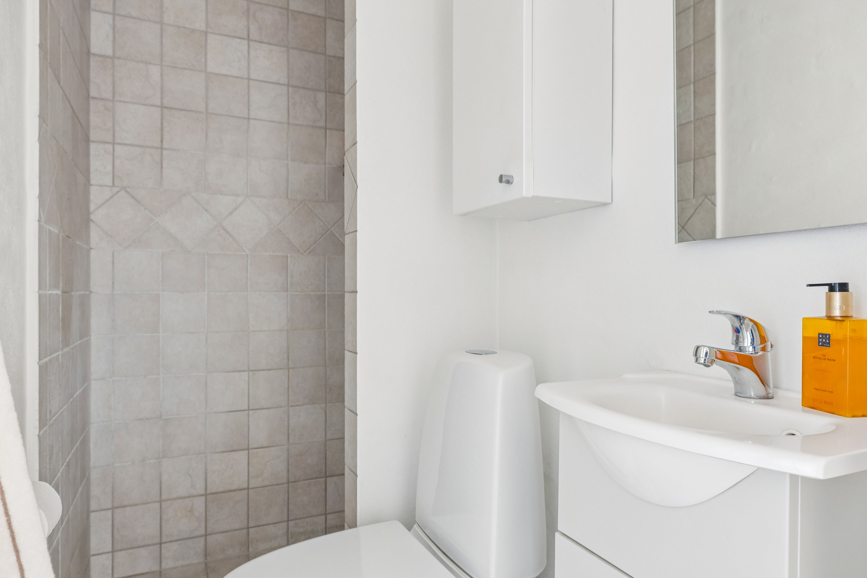 Fremhævet badeværelse billede i fuldskærmstilstand. Billede af Ørnevej 102, Snestrup, 5210 Odense NV