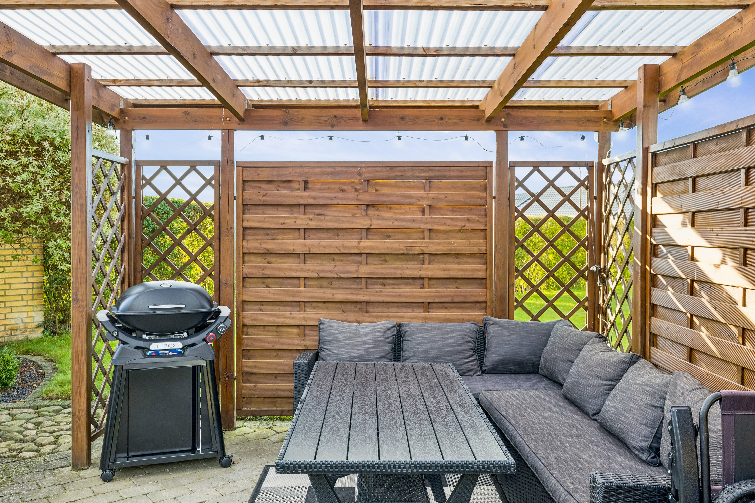 Fremhævet terrasse billede i fuldskærmstilstand. Billede af Ørnevej 102, Snestrup, 5210 Odense NV