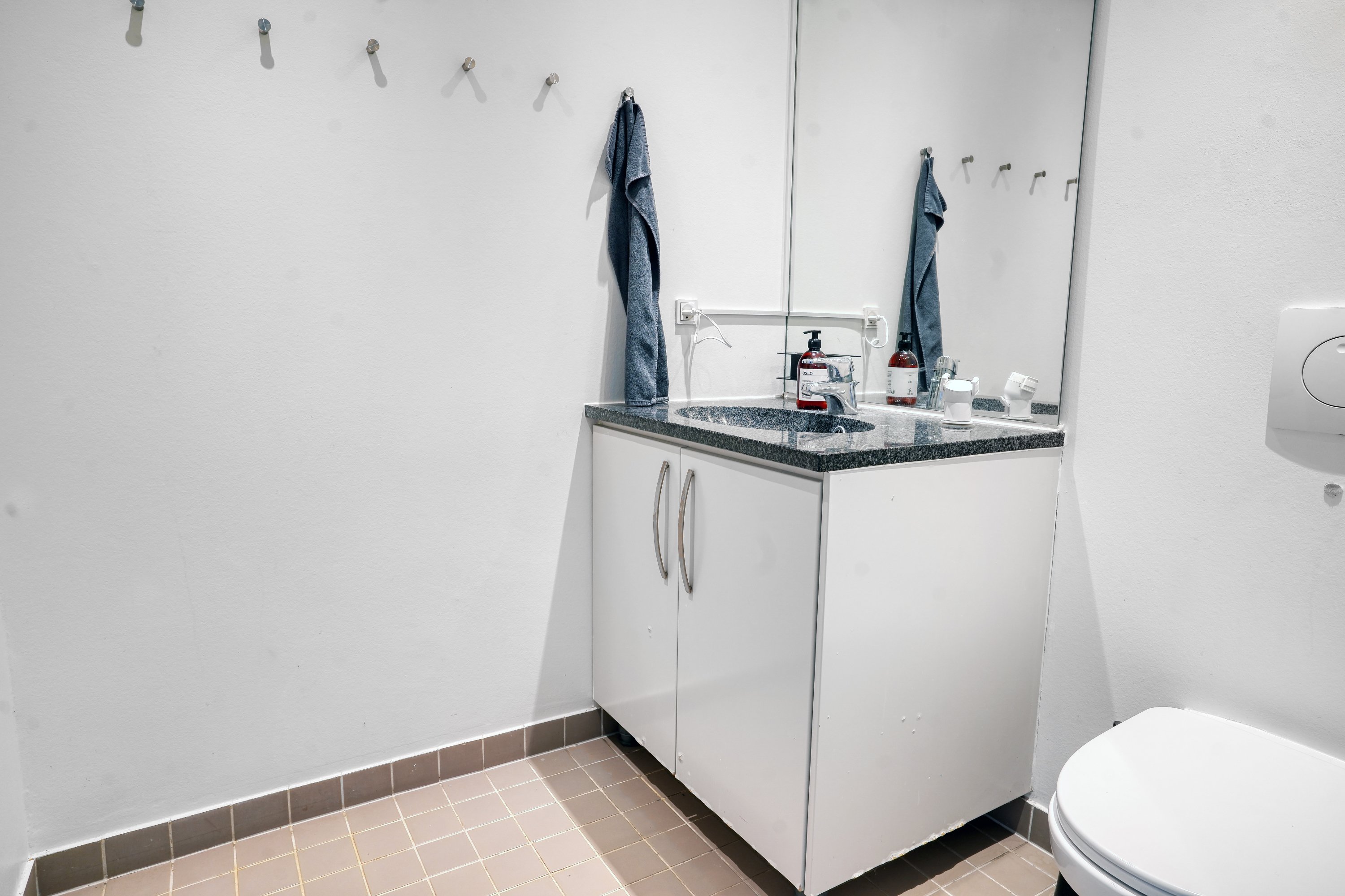 Fremhævet badeværelse billede i fuldskærmstilstand. Billede af Belvederevej 6E, 3000 Helsingør