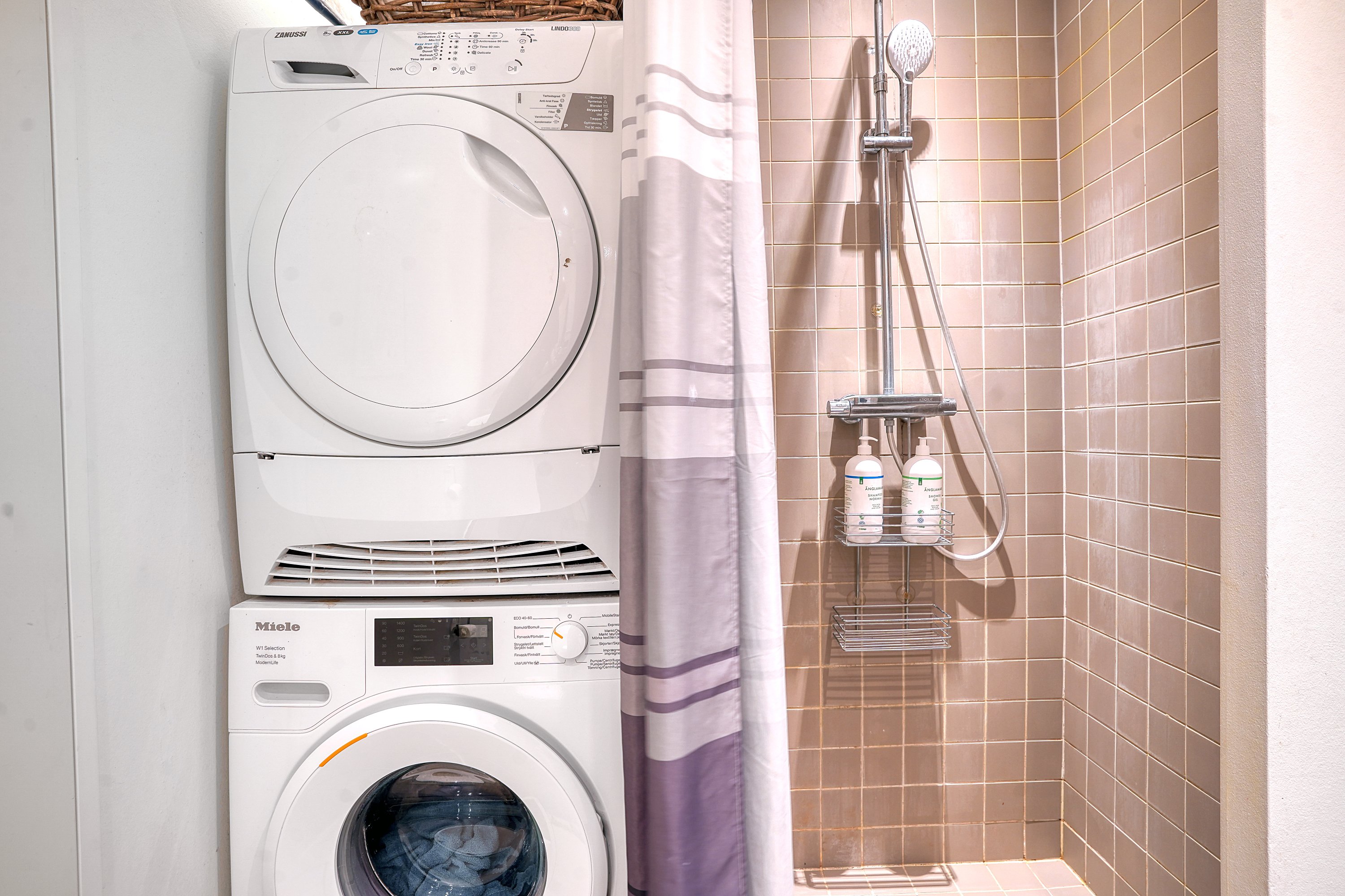 Fremhævet badeværelse billede i fuldskærmstilstand. Billede af Belvederevej 6E, 3000 Helsingør