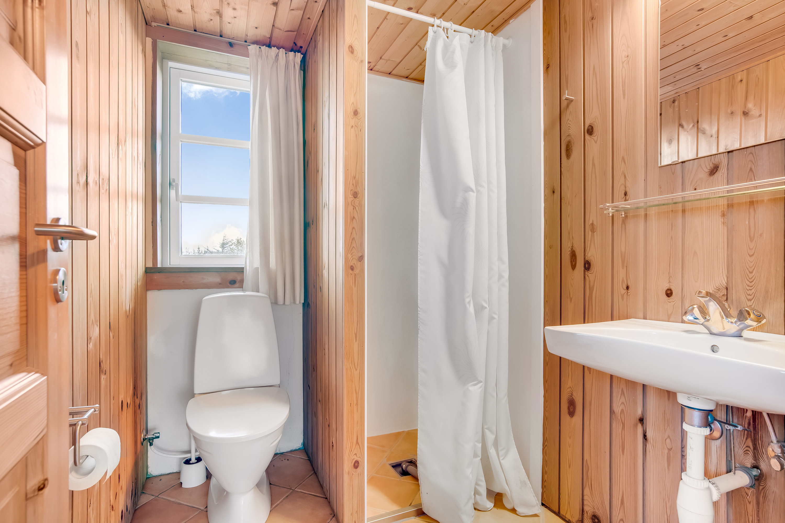 Miniaturebillede 2: badeværelse. Billede af Opstrupsvej 62, Klegod, 6950 Ringkøbing