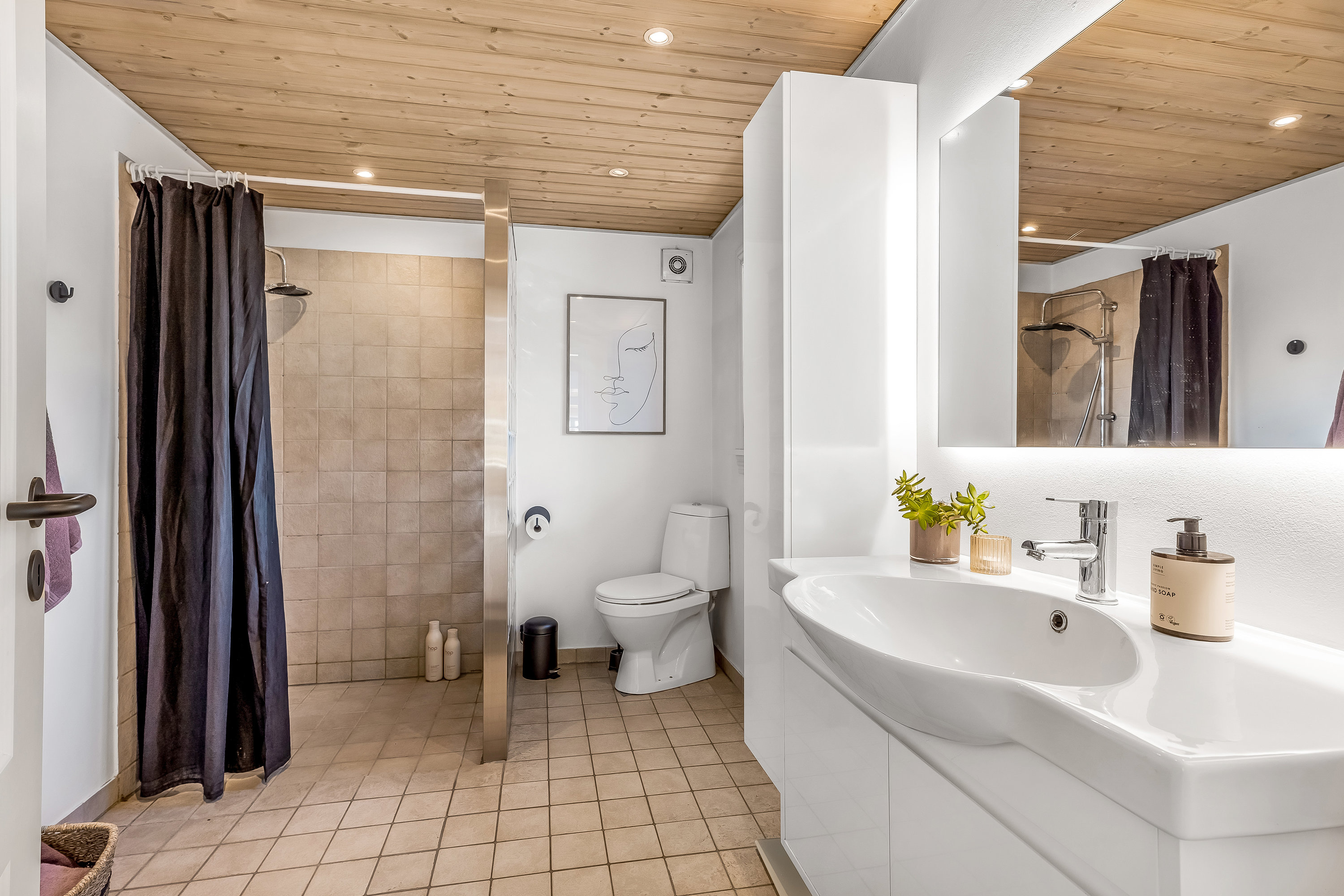 Miniaturebillede 2: badeværelse. Billede af Tillitsevej 23, 4983 Dannemare