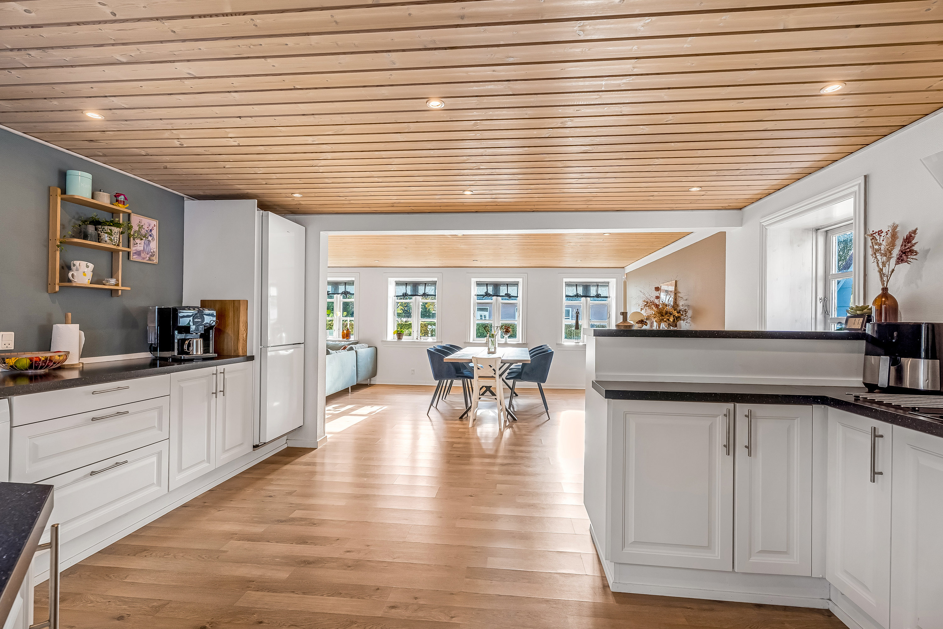 Fremhævet køkken billede i fuldskærmstilstand. Billede af Tillitsevej 23, 4983 Dannemare