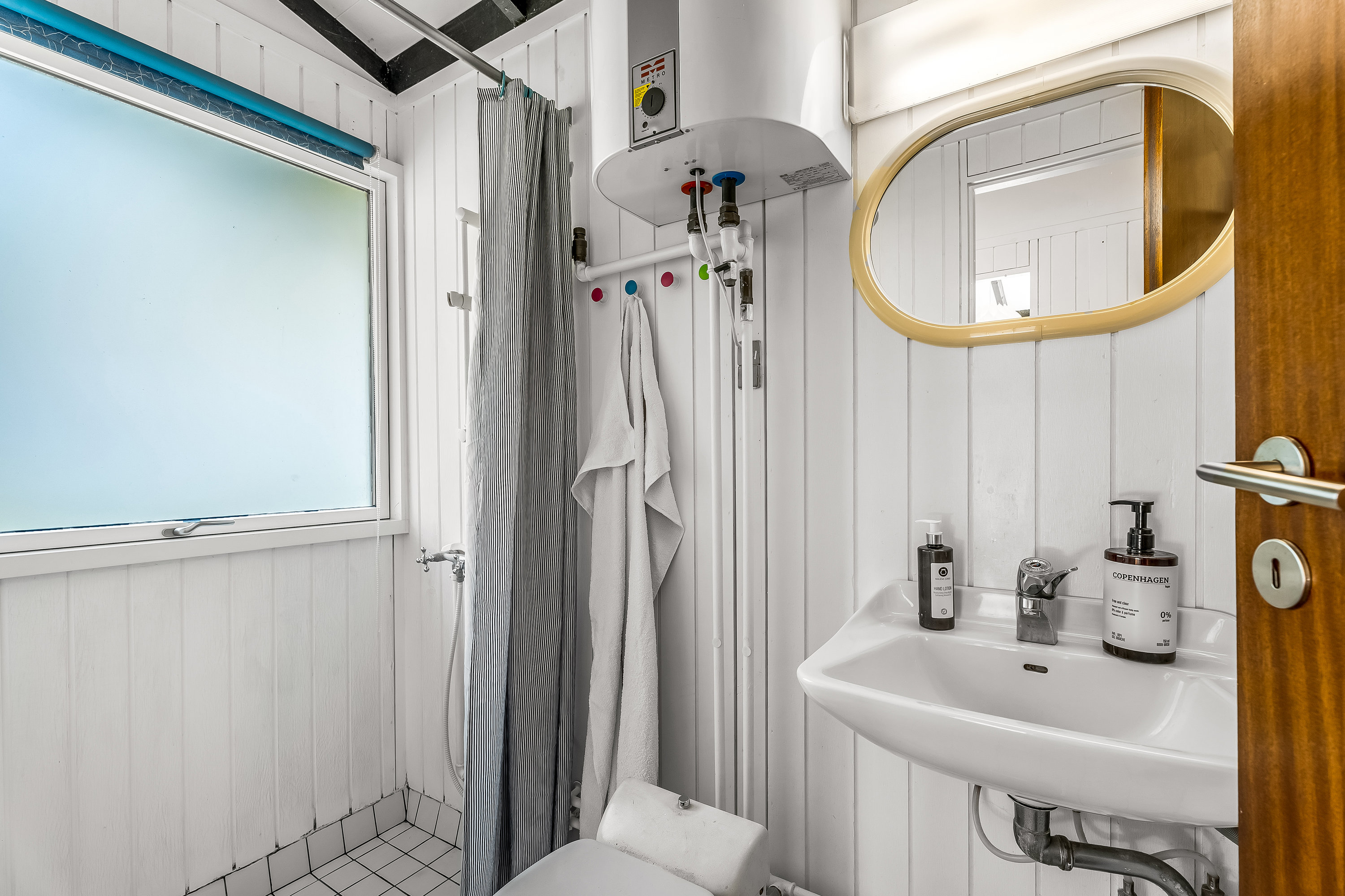 Fremhævet badeværelse billede i fuldskærmstilstand. Billede af Filosofstræde 10, Hummingen, 4983 Dannemare