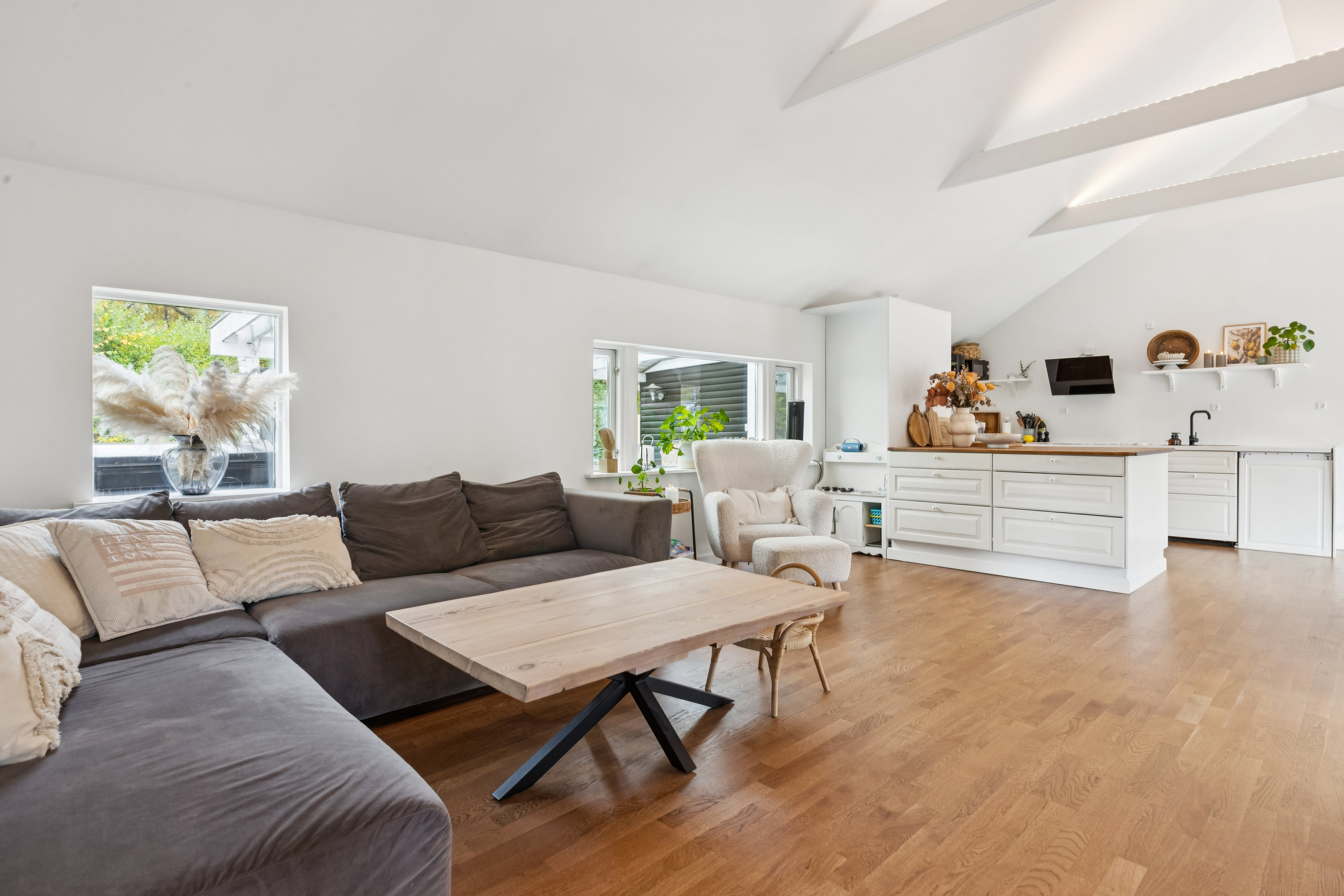 Fremhævet stue billede i fuldskærmstilstand. Billede af Kongelundsvej 630, 2791 Dragør