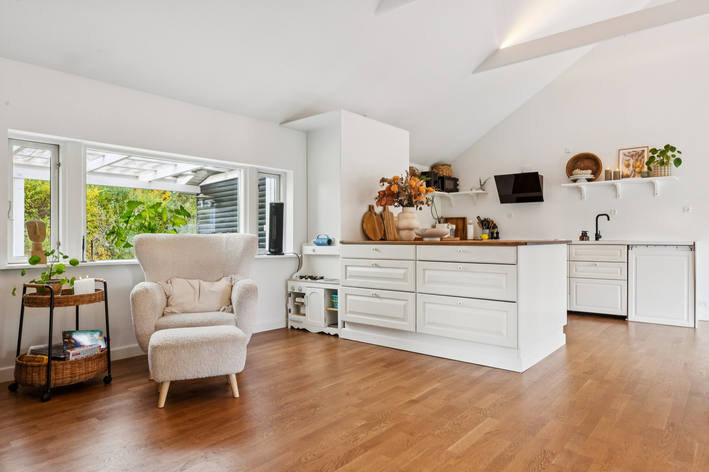 Fremhævet stue billede i fuldskærmstilstand. Billede af Kongelundsvej 630, 2791 Dragør