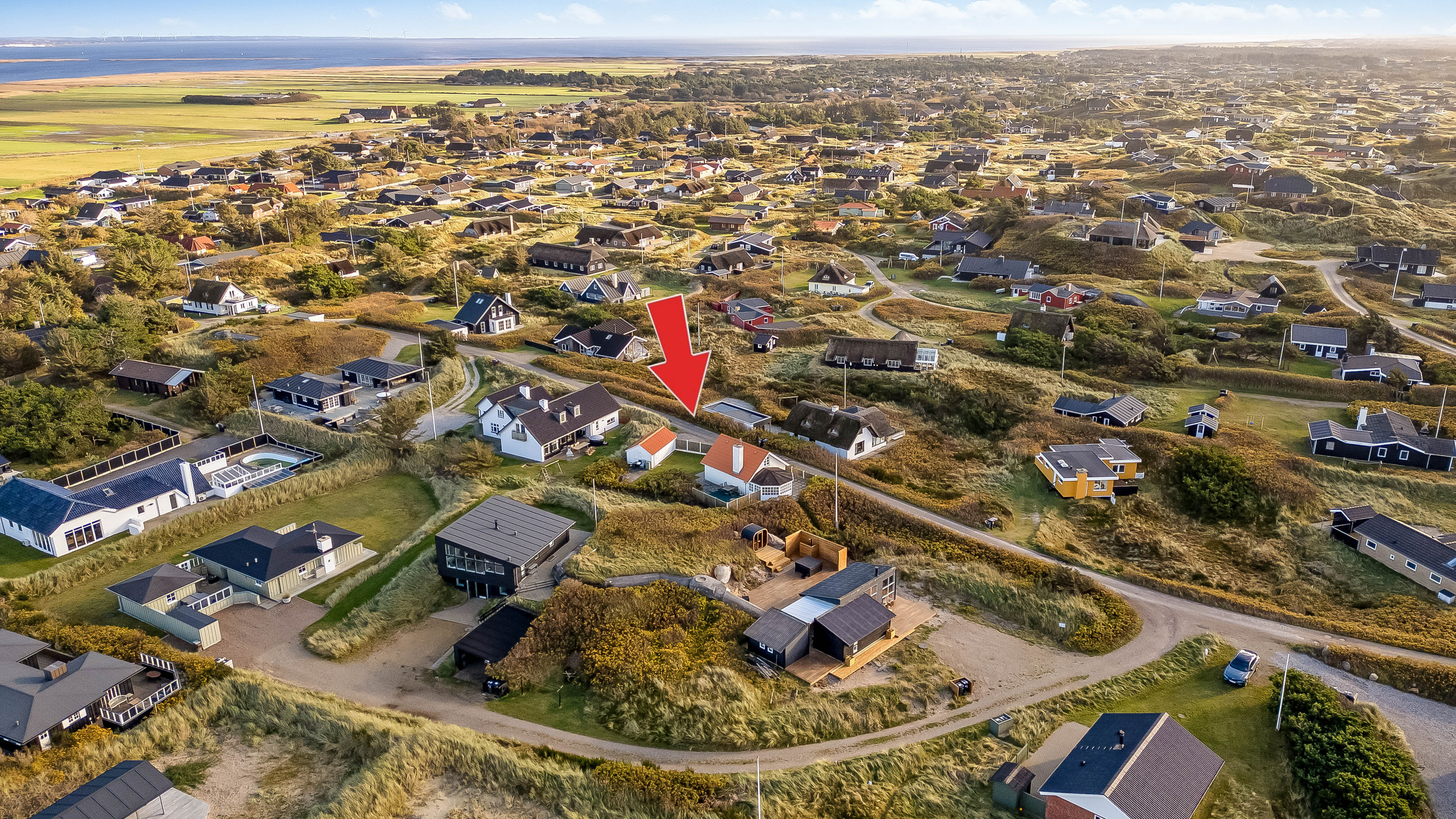 Fremhævet luftfoto billede i fuldskærmstilstand. Billede af Plantagevej 24, Søndervig, 6950 Ringkøbing