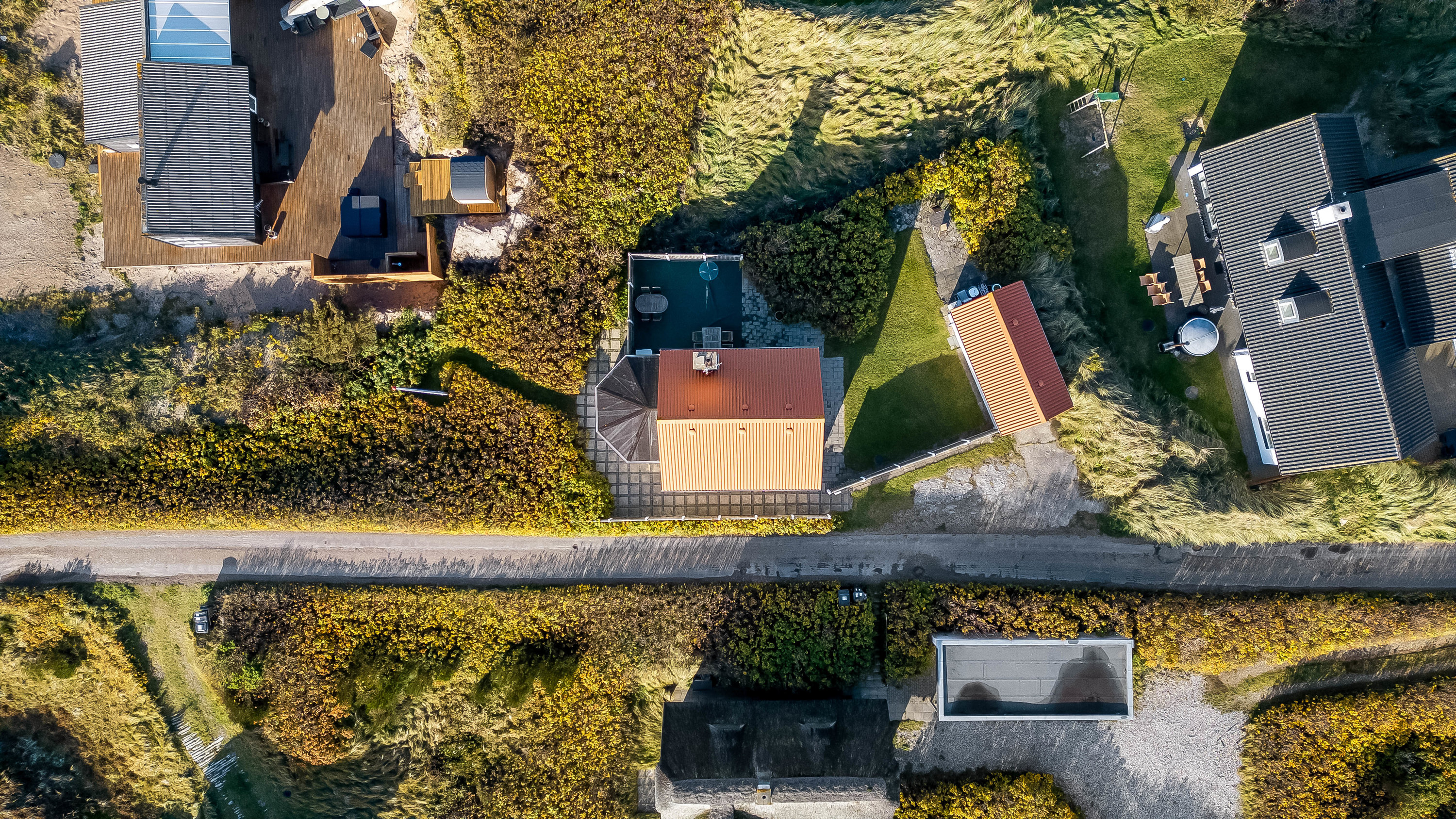 Fremhævet luftfoto billede i fuldskærmstilstand. Billede af Plantagevej 24, Søndervig, 6950 Ringkøbing