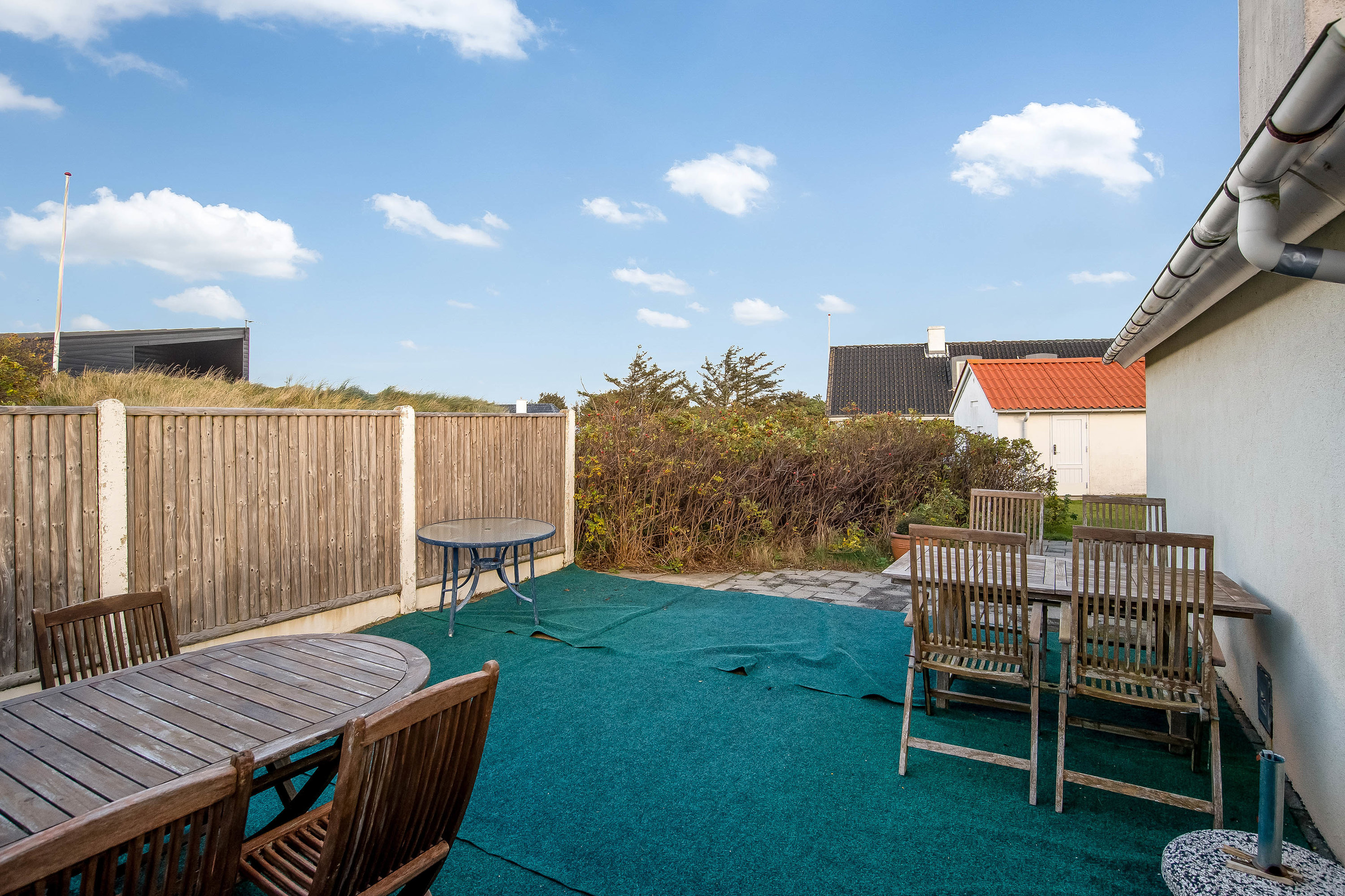 Fremhævet terrasse billede i fuldskærmstilstand. Billede af Plantagevej 24, Søndervig, 6950 Ringkøbing