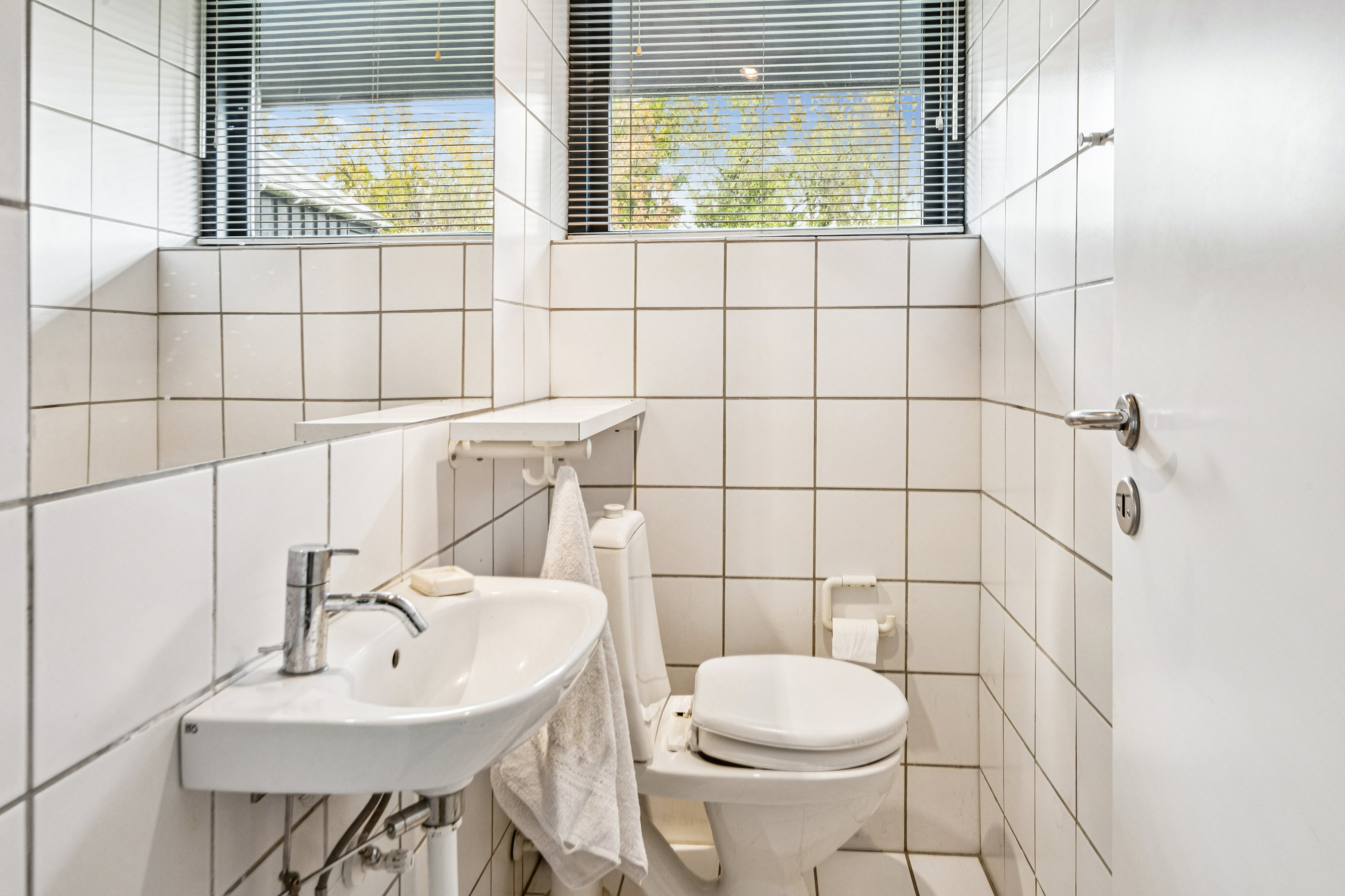 Fremhævet badeværelse billede i fuldskærmstilstand. Billede af Bavnevangen 19, 9210 Aalborg SØ