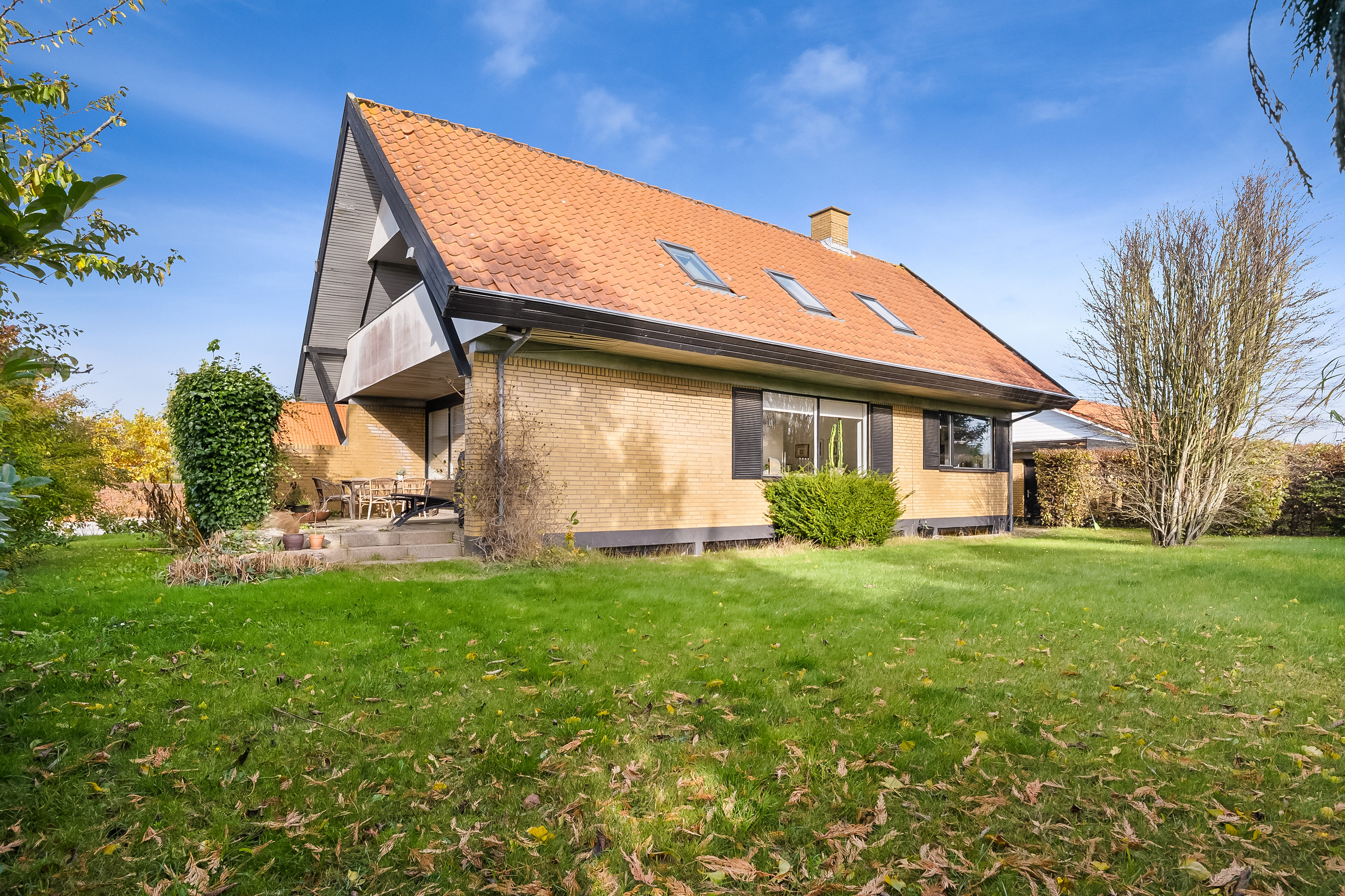 Fremhævet facade billede i fuldskærmstilstand. Billede af Kåsvænget 21, Strib, 5500 Middelfart