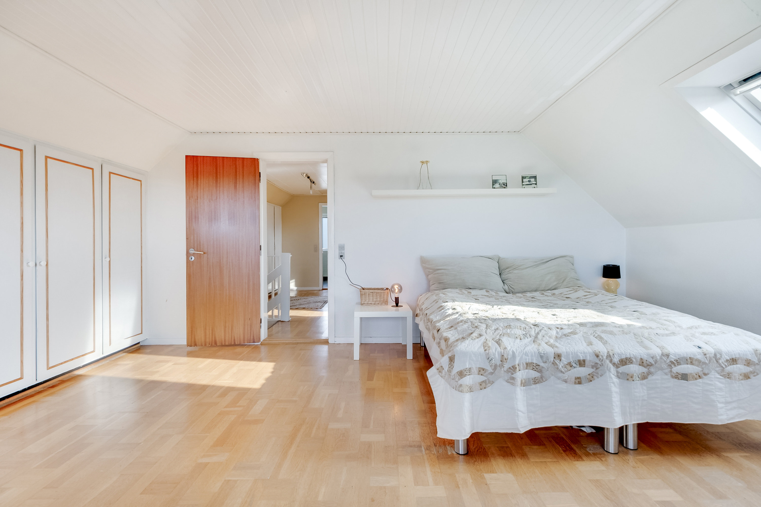 Fremhævet soveværelse billede i fuldskærmstilstand. Billede af Kåsvænget 21, Strib, 5500 Middelfart