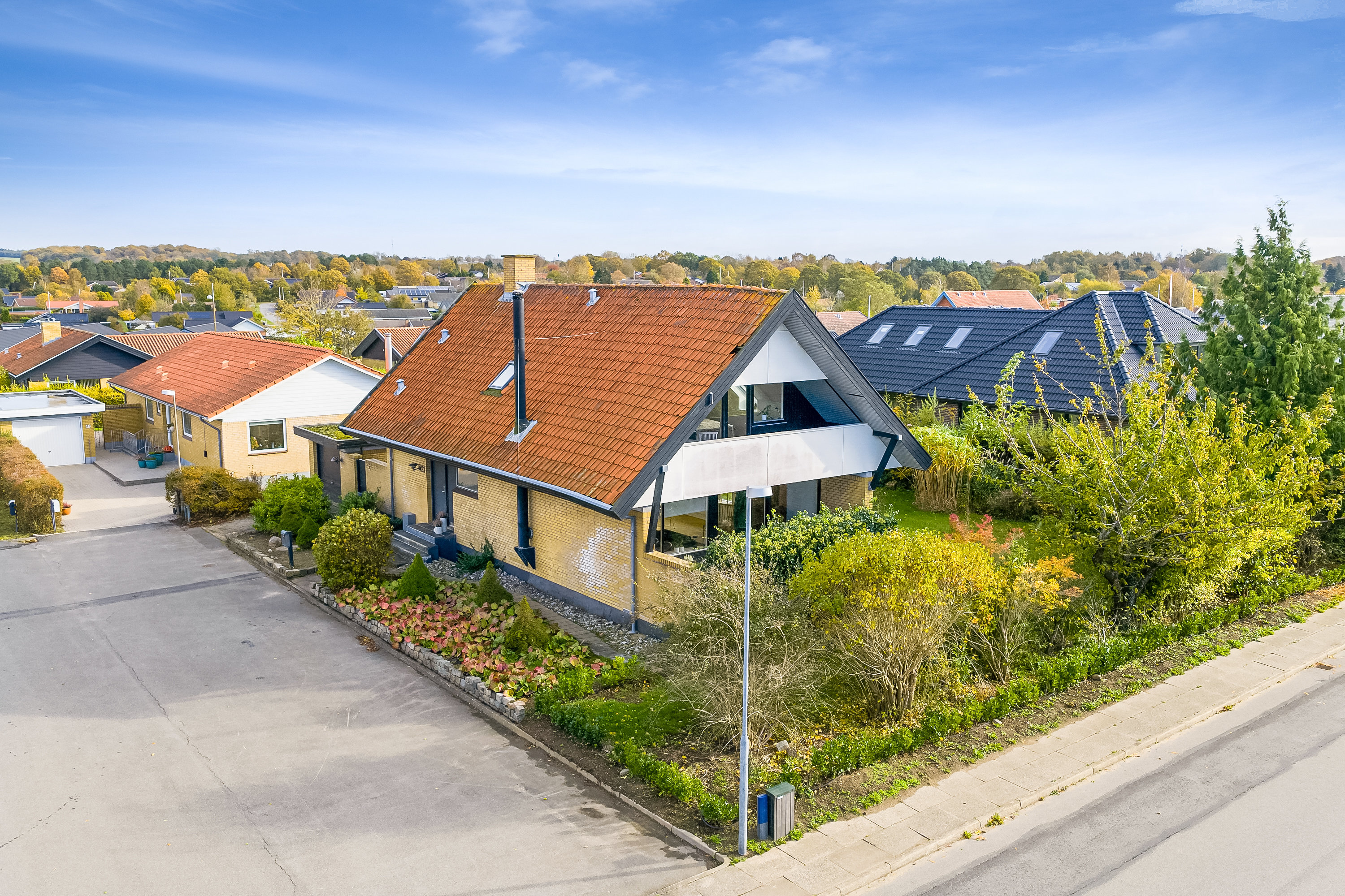 Fremhævet facade billede i fuldskærmstilstand. Billede af Kåsvænget 21, Strib, 5500 Middelfart